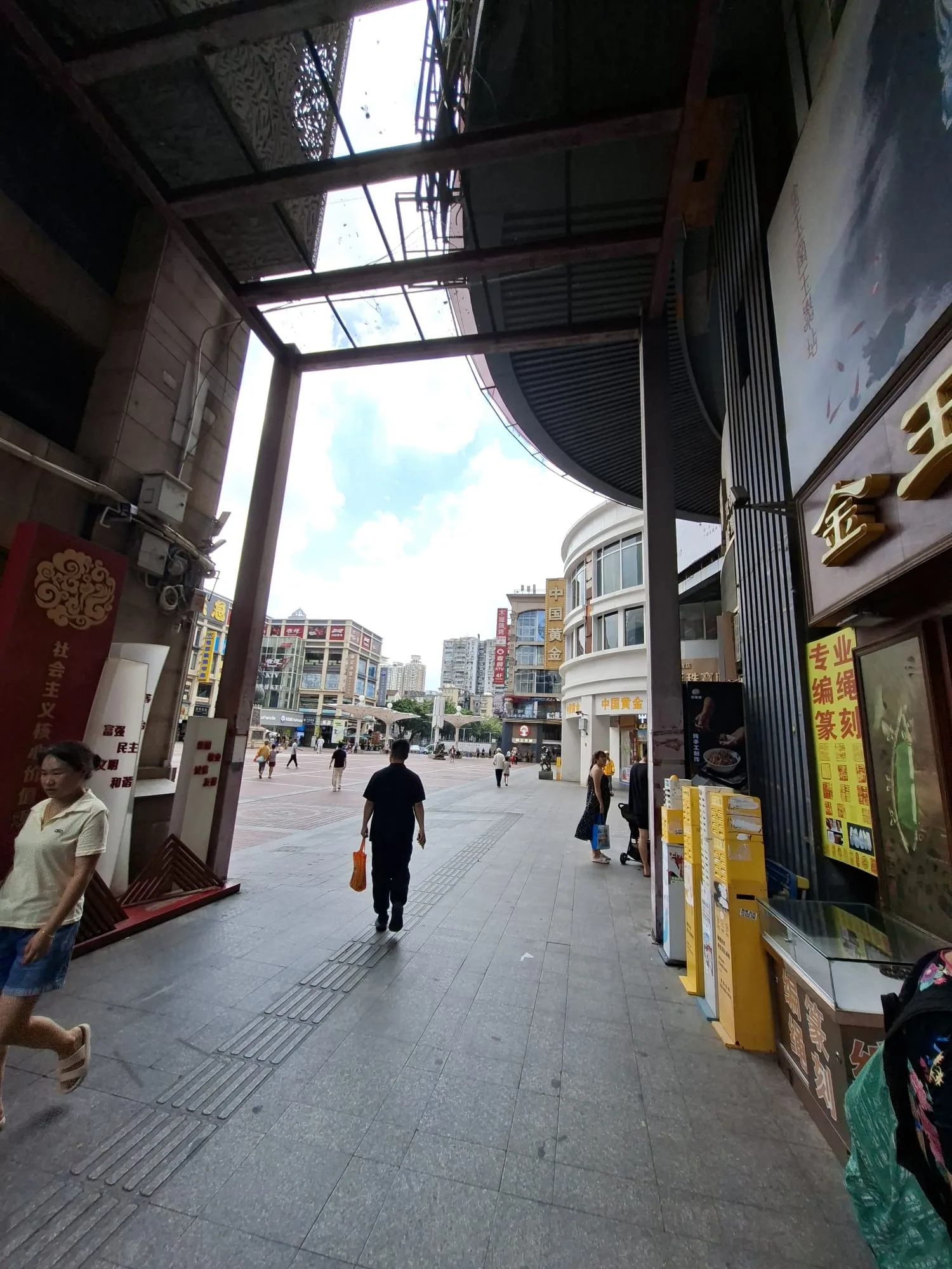 Details at Shangxiajiu Commercial Pedestrian Street Guangzhou — travel photo
