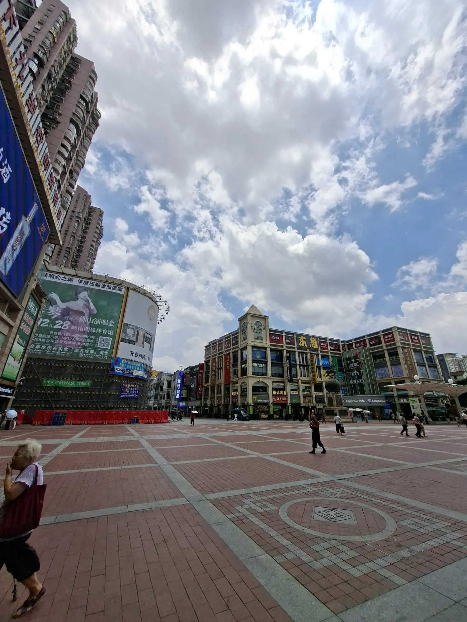 Atmosphere at Shangxiajiu Commercial Pedestrian Street Guangzhou — travel photo