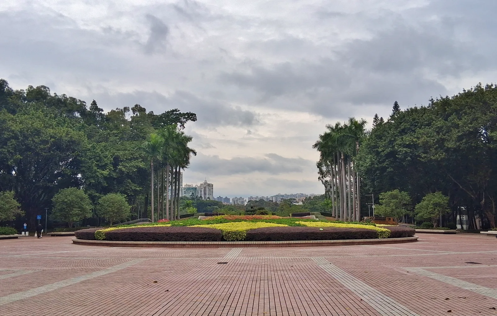 Details at Tianhe Park Guangzhou — travel photo