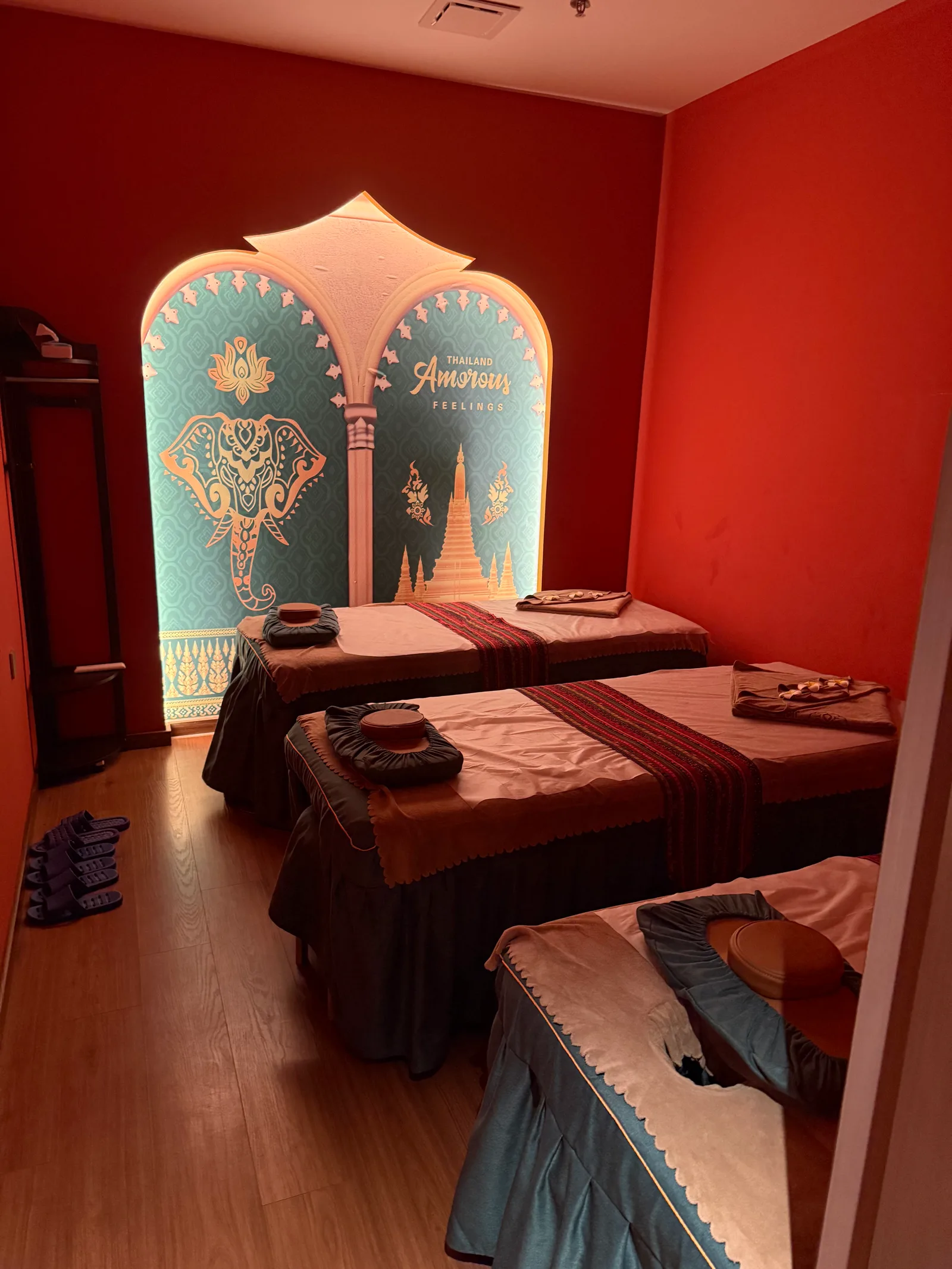 Interior at Yizhichan Traditional Chinese Medicine Health Club Guangzhou — travel photo