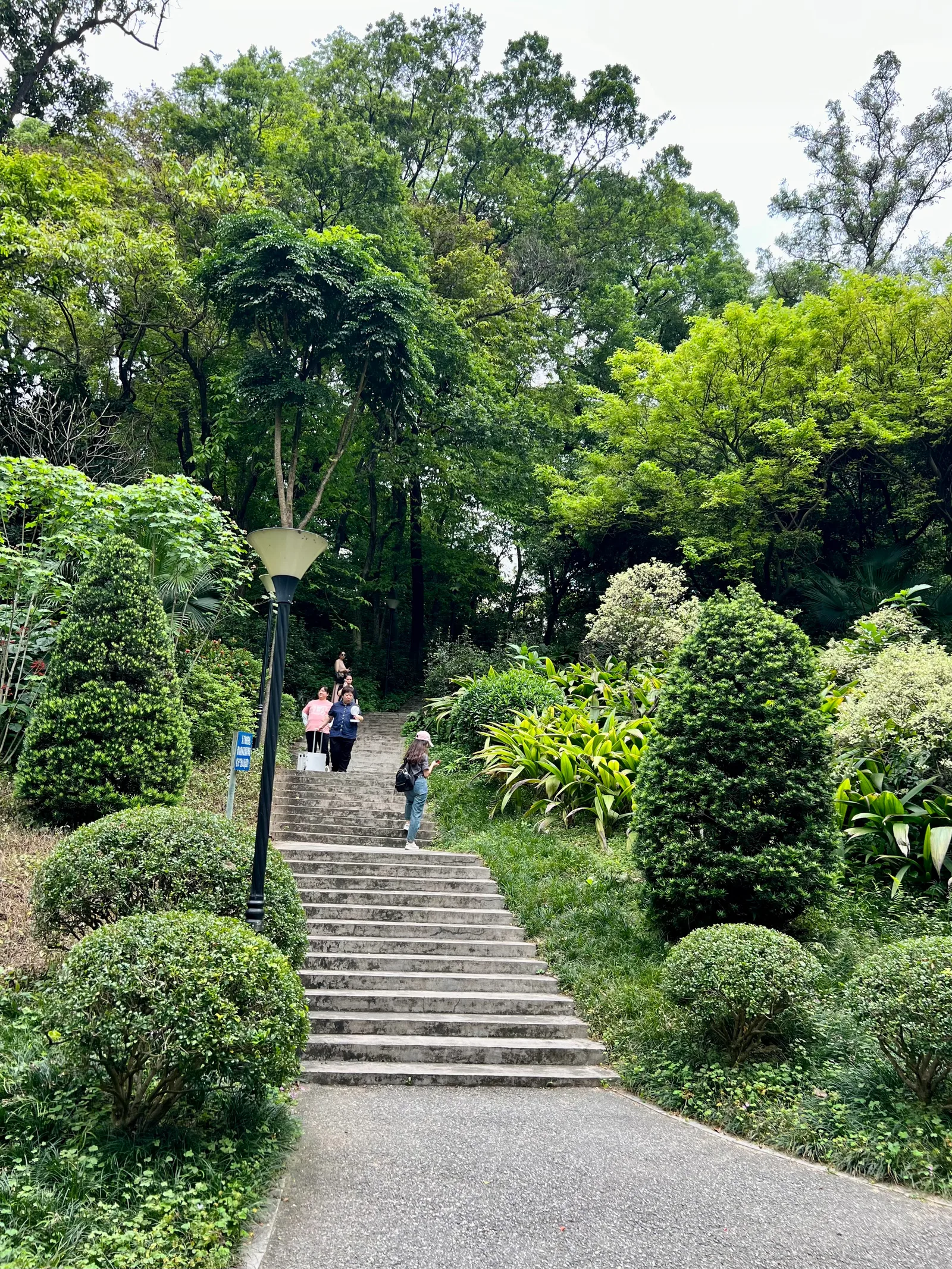 Atmosphere at Yuexiu Park （Southeast Gate） Guangzhou — travel photo