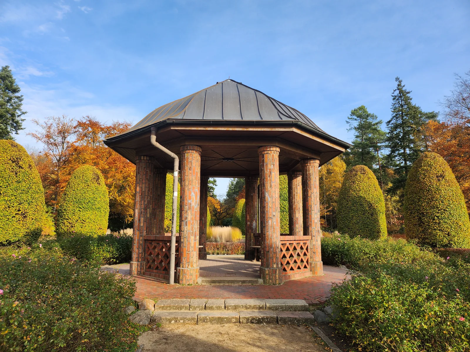 Details at Altonaer Volkspark Hamburg — travel photo