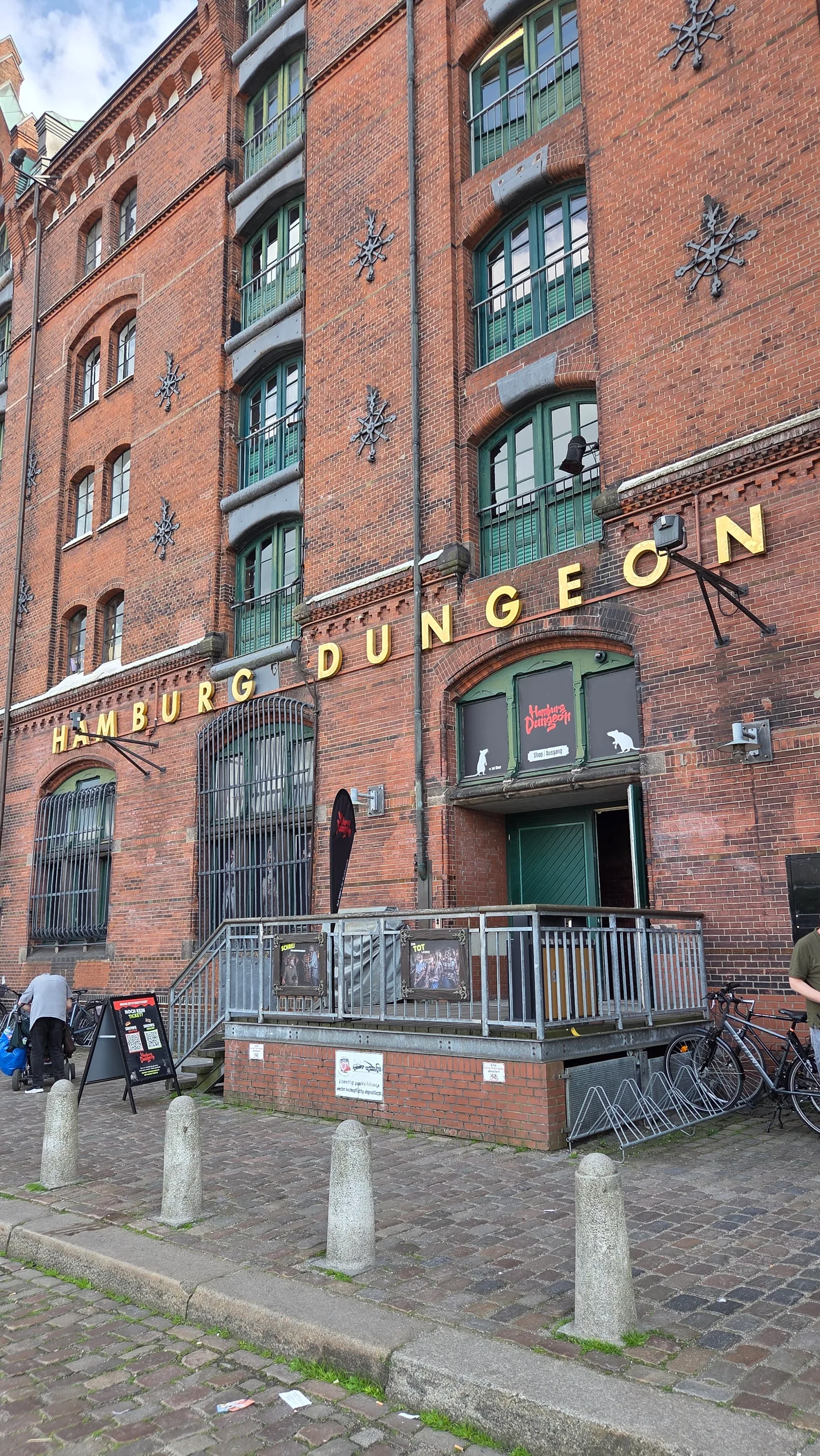 Details at Hamburg Dungeon Hamburg — travel photo