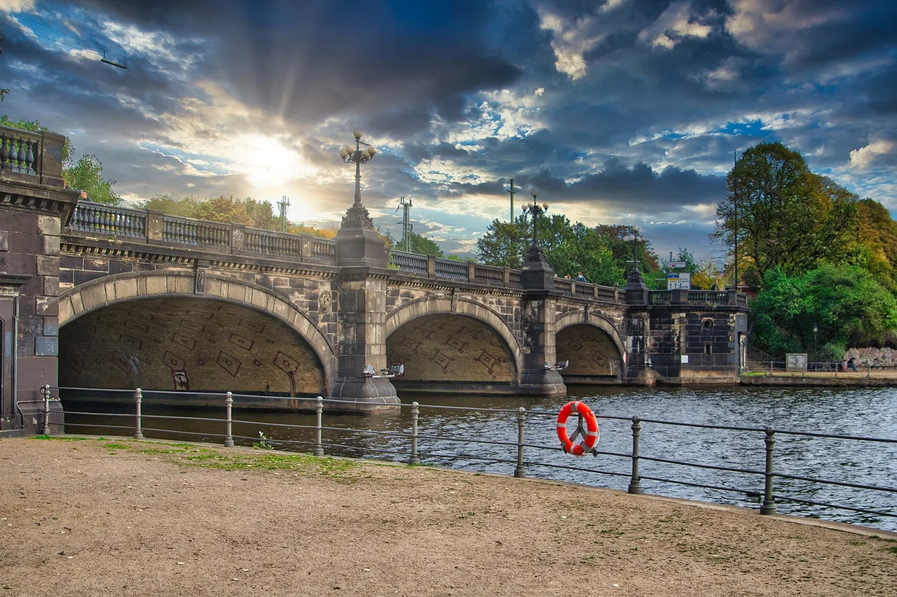Lombard Bridge