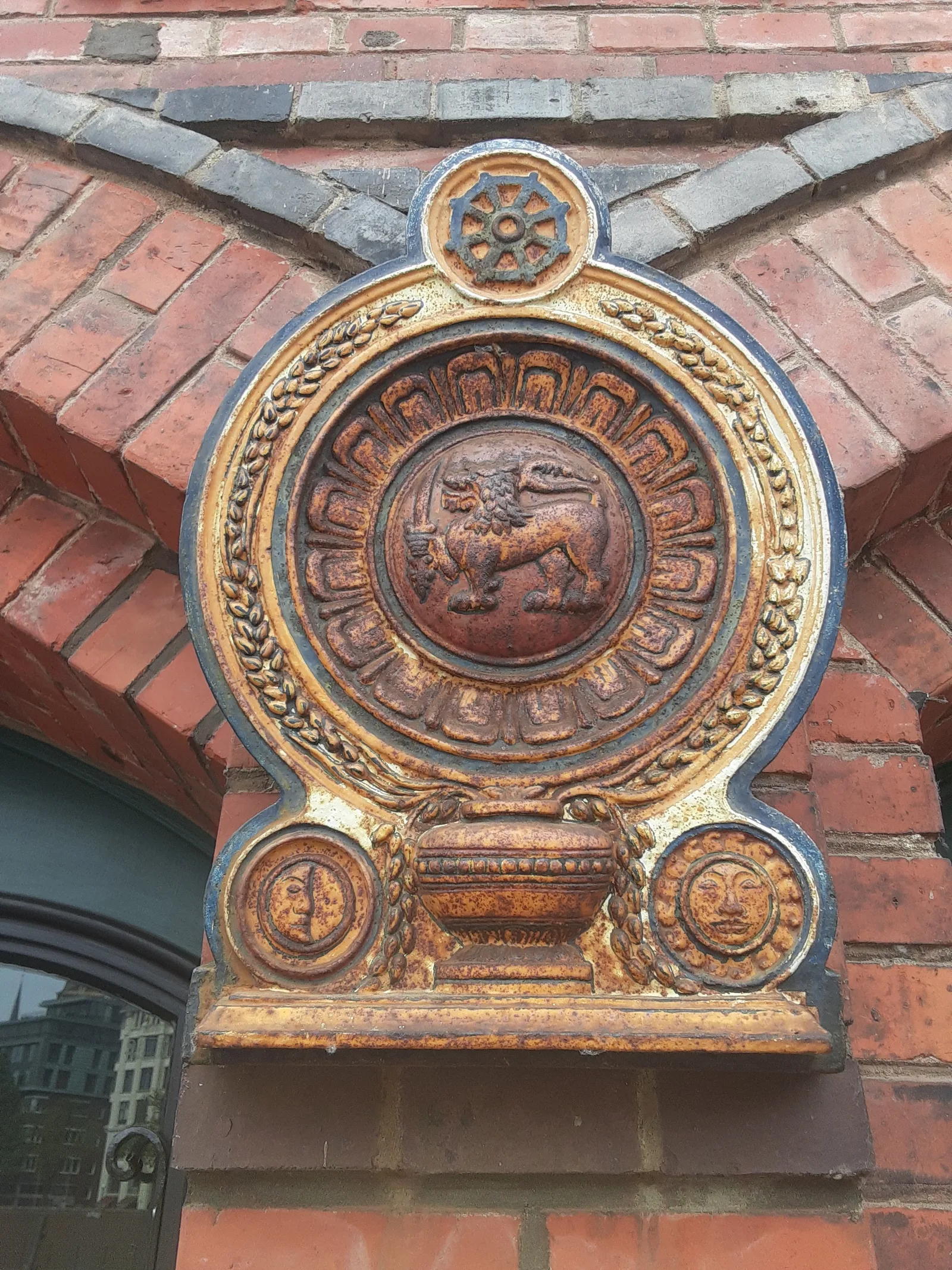 Details at Park benches with Alster view Hamburg — travel photo