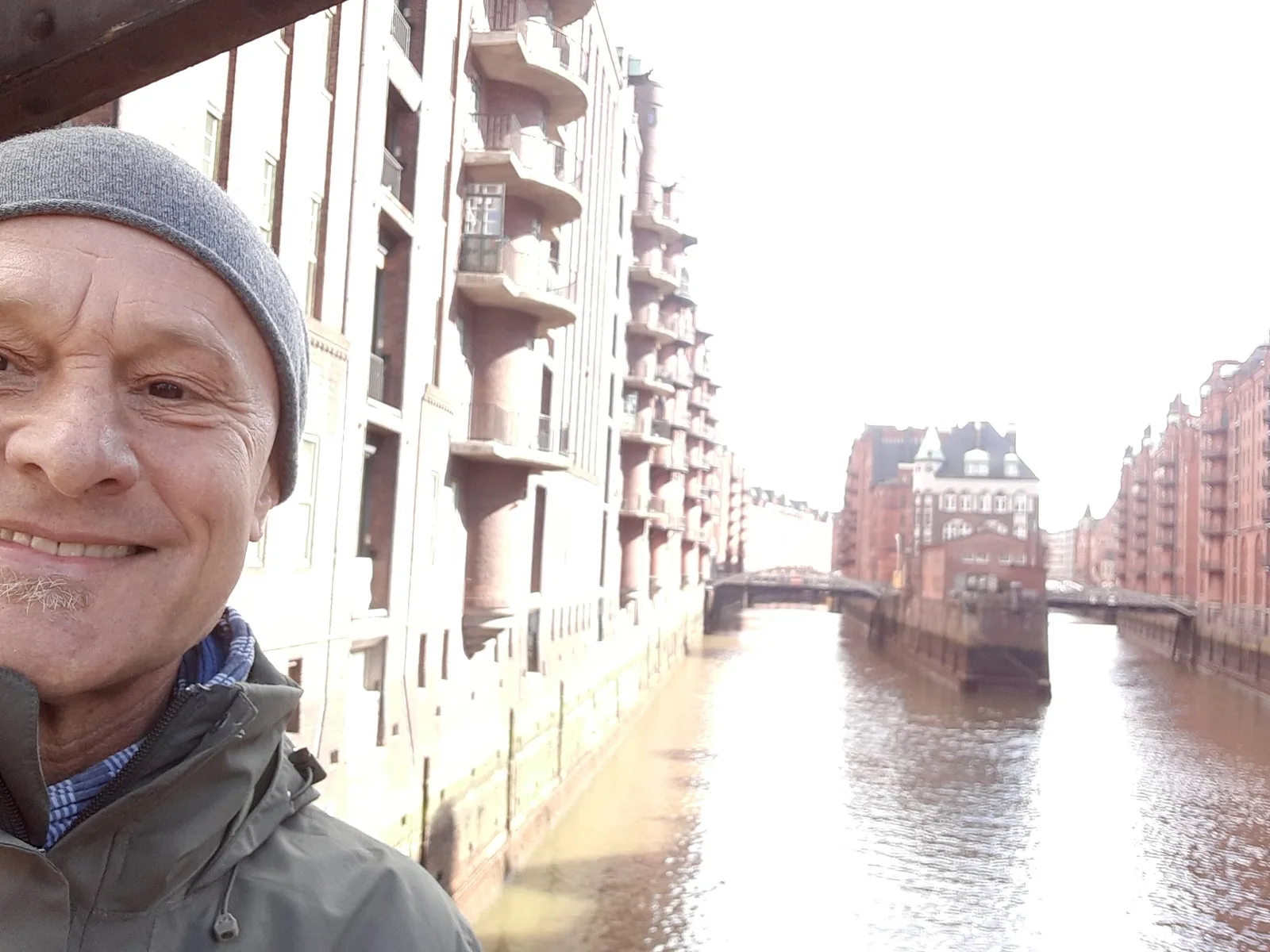 Atmosphere at Park benches with Alster view Hamburg — travel photo