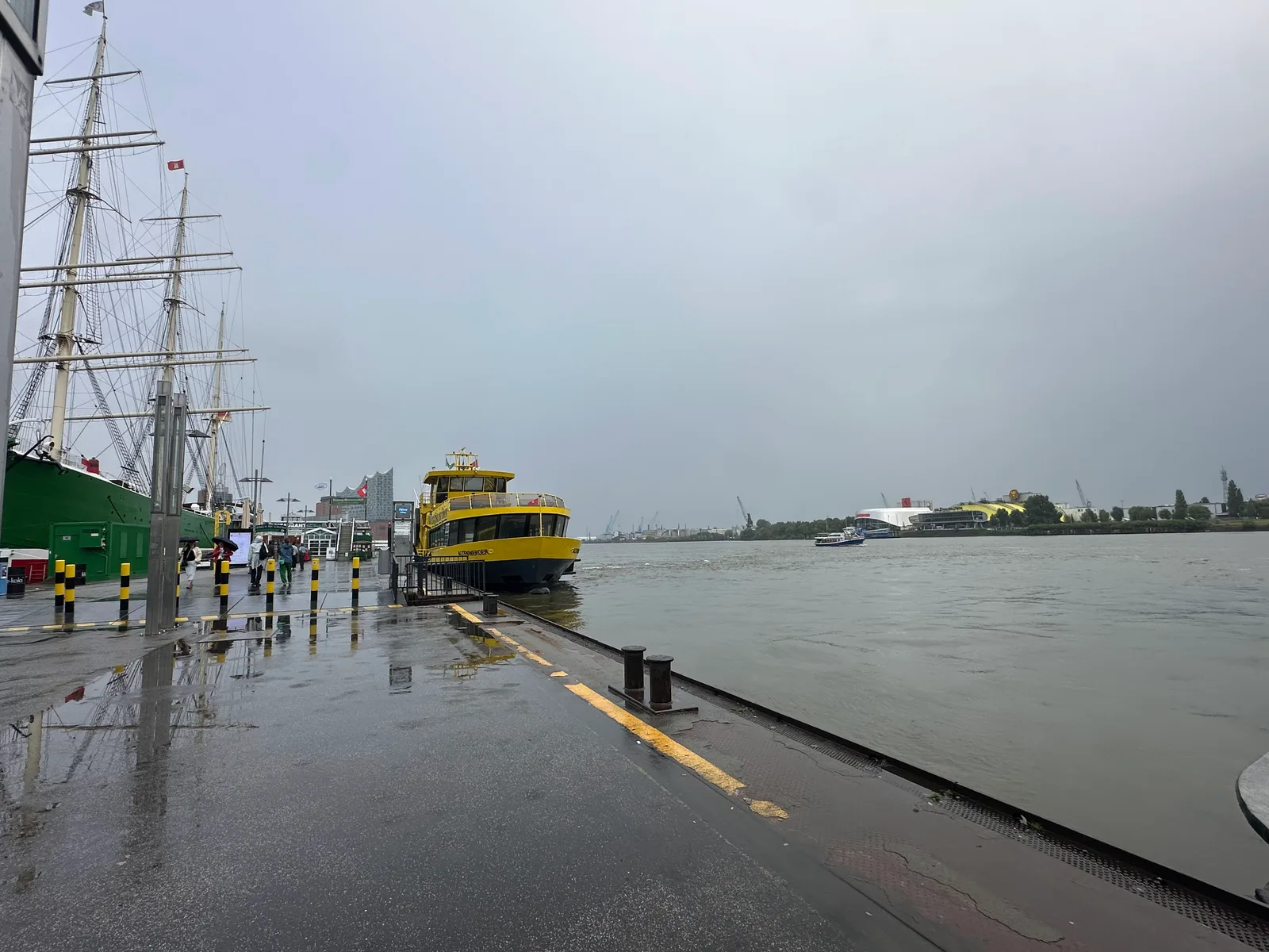 Main view at St. Pauli Piers Hamburg — travel photo