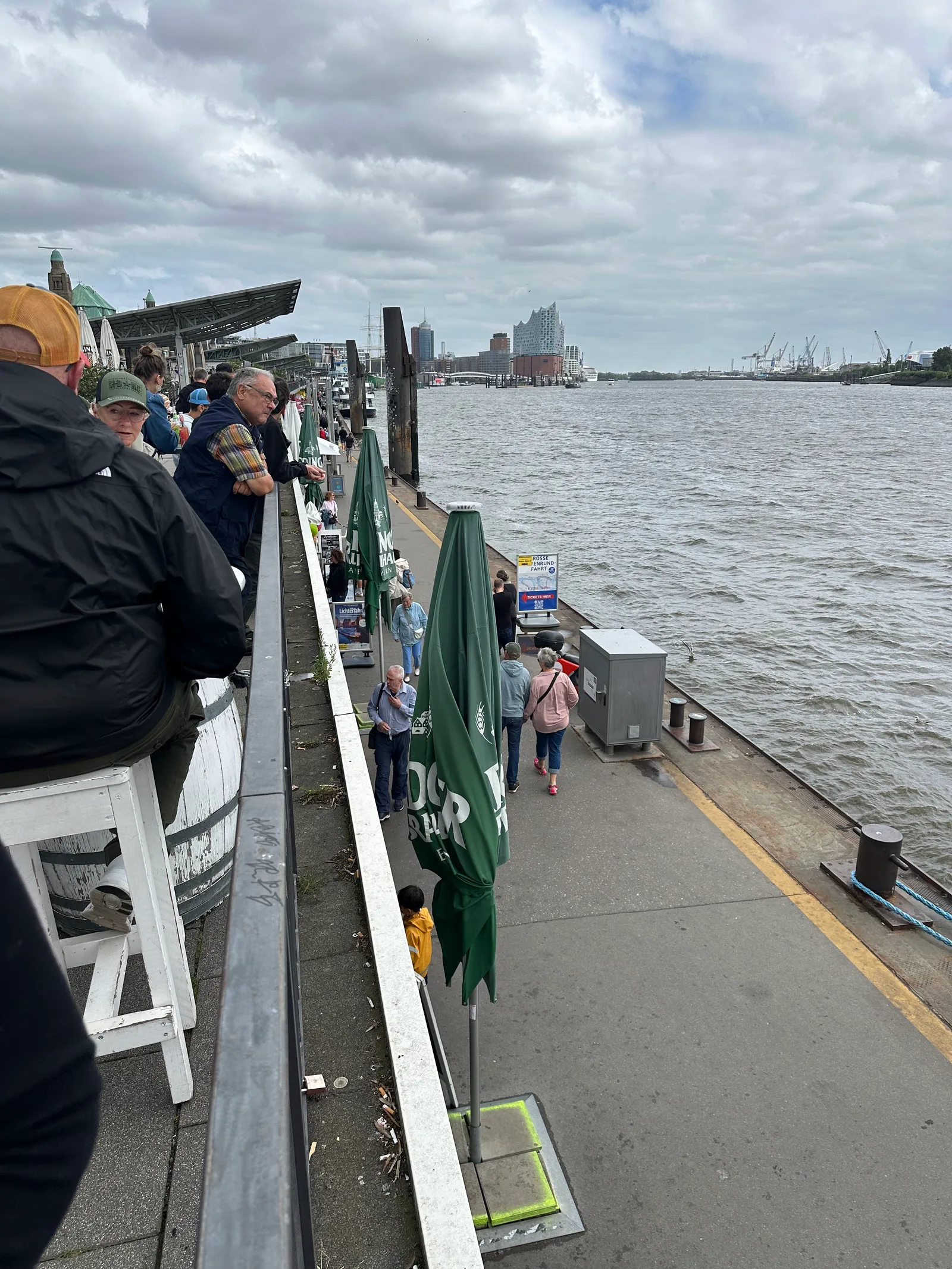 Details at St. Pauli Piers Hamburg — travel photo
