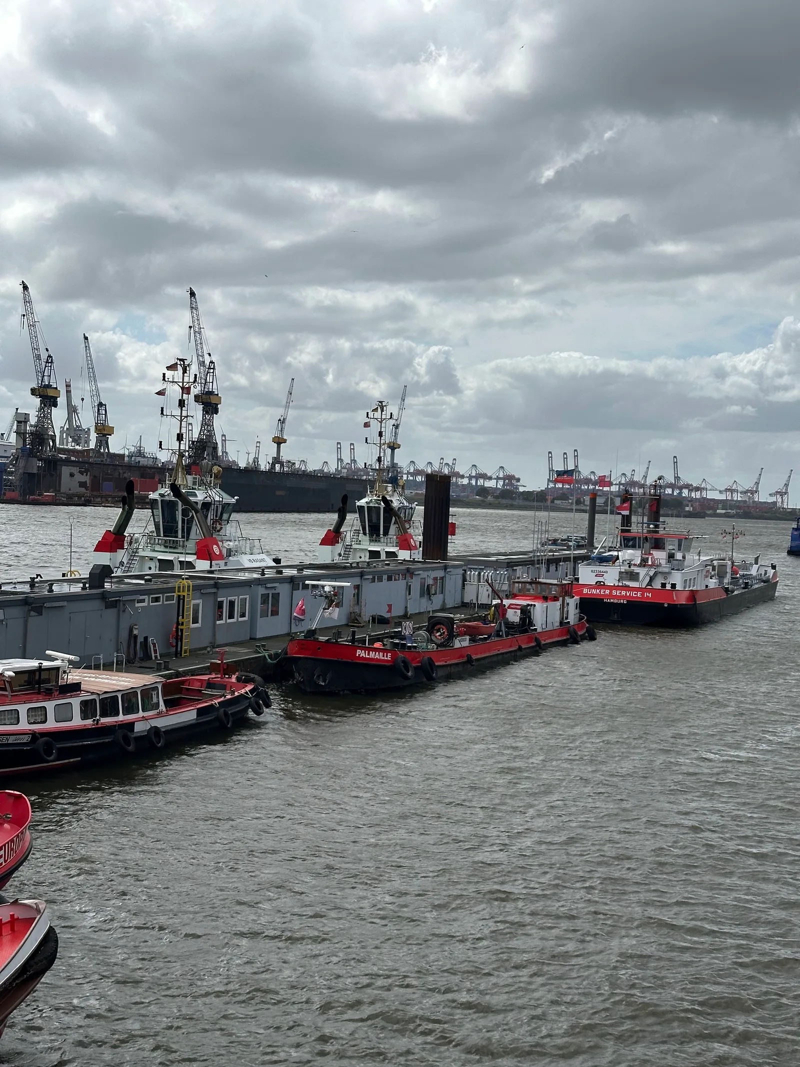 Atmosphere at St. Pauli Piers Hamburg — travel photo