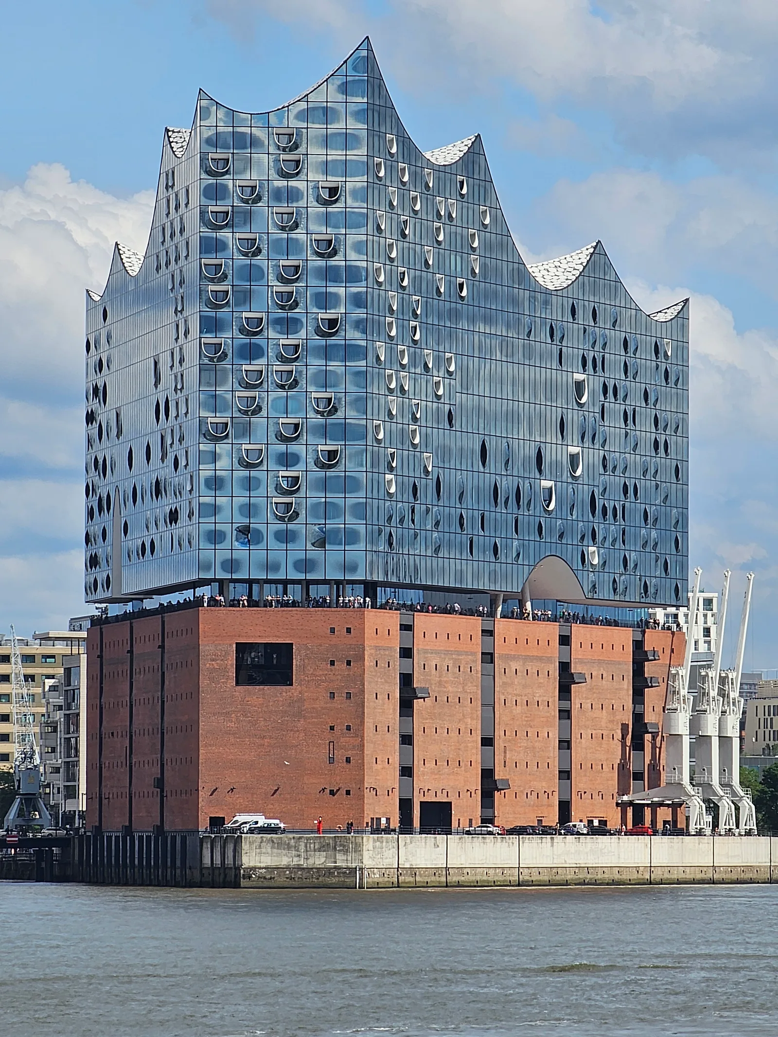 Main view at Viewpoint Steinwerder Hamburg — travel photo
