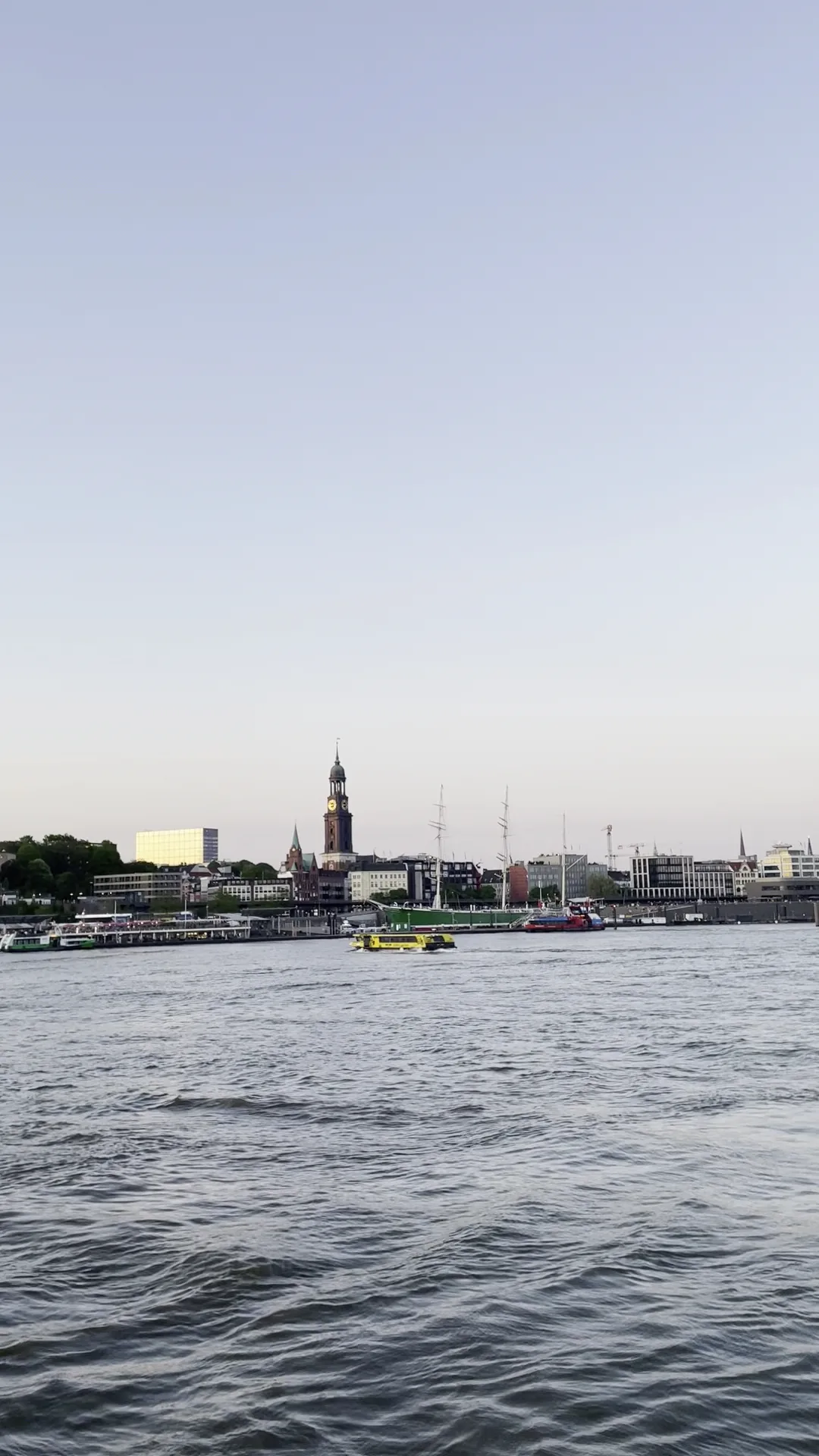 Atmosphere at Viewpoint Steinwerder Hamburg — travel photo