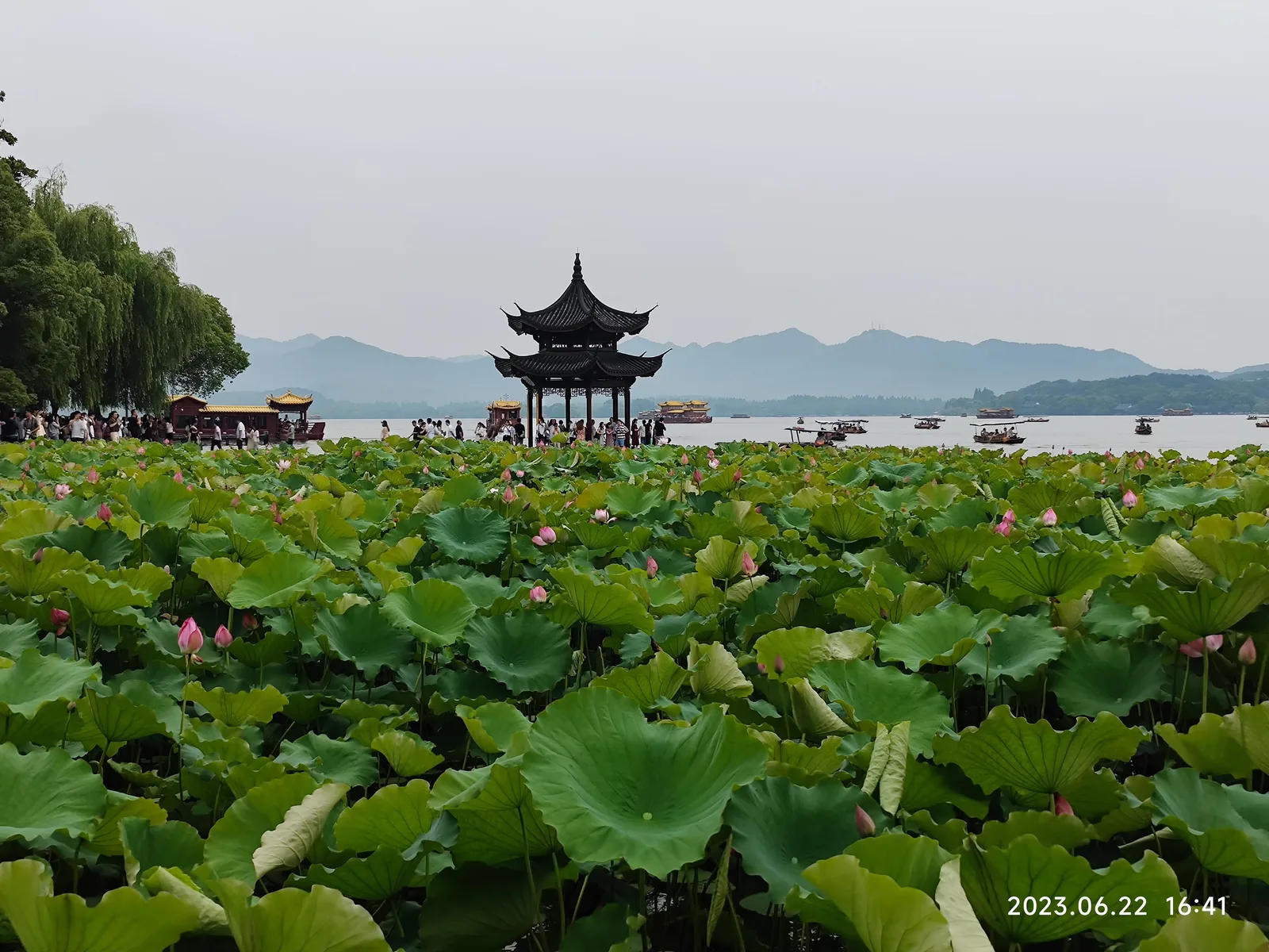 Atmosphere at Hangzhou West Lake Scenery Spot Hangzhou — travel photo