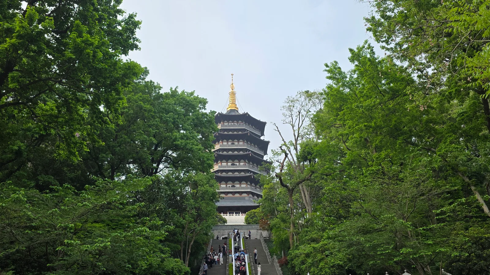 Atmosphere at Leifeng Pagoda Hangzhou — travel photo