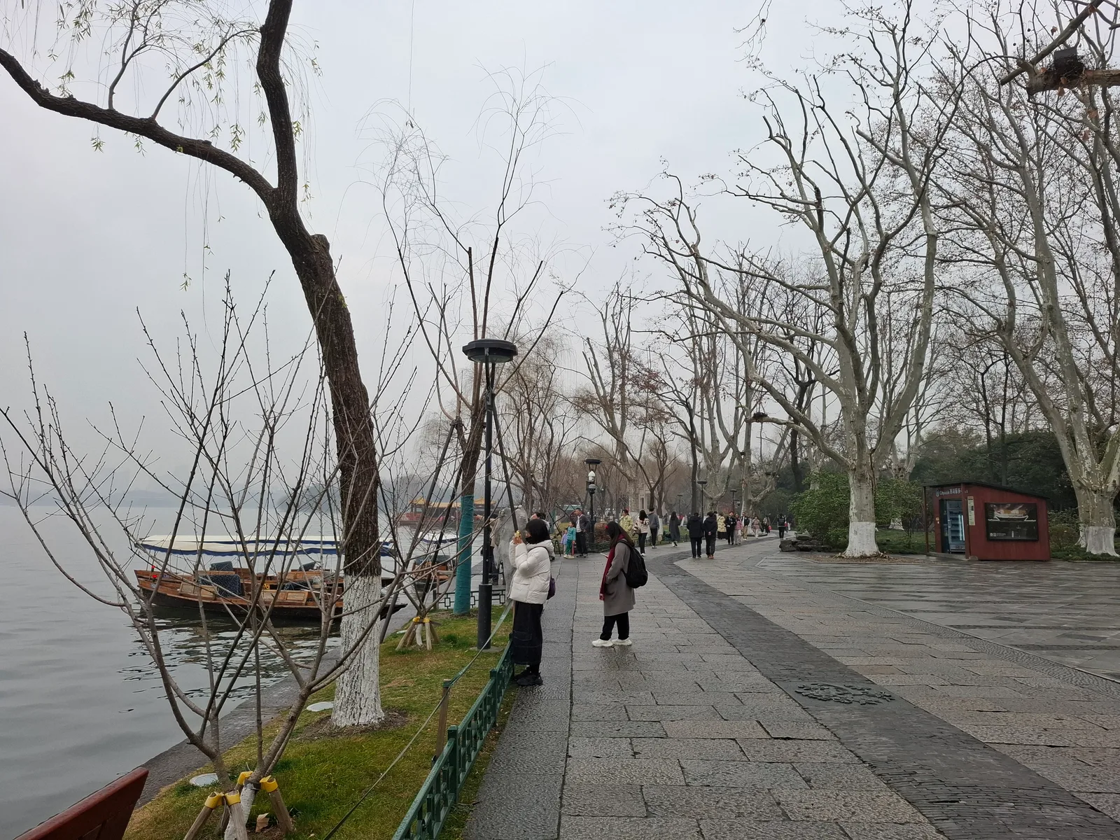 Atmosphere at Orioles Singing in the Willows Hangzhou — travel photo