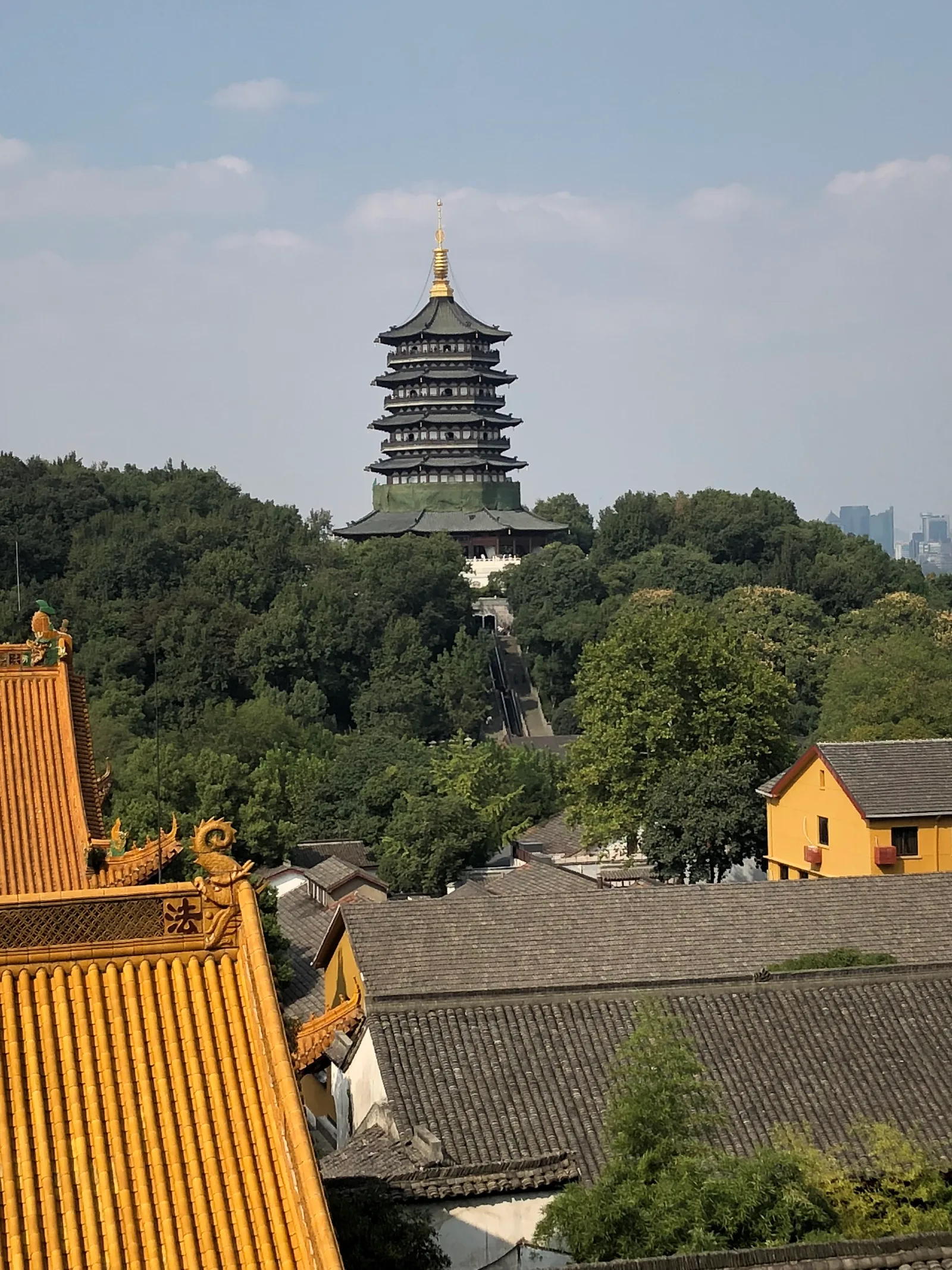 Details at 南屏晚钟 Hangzhou — travel photo