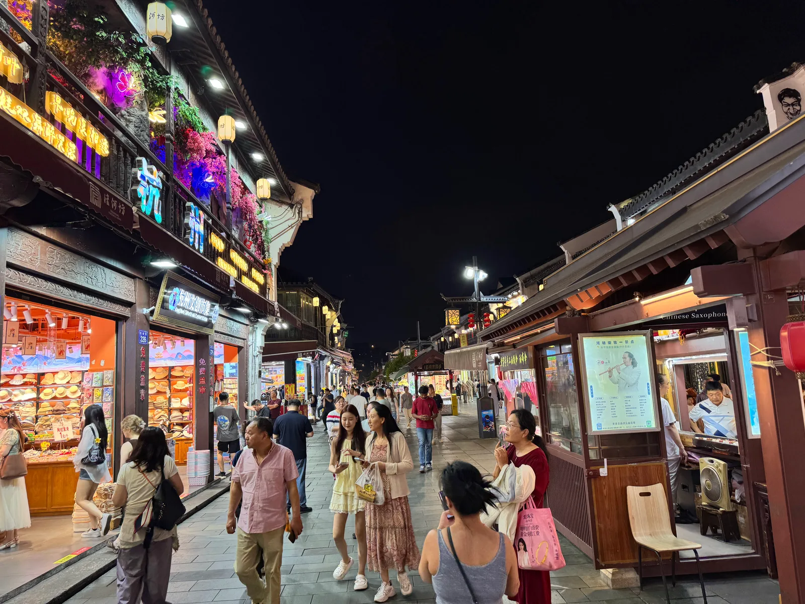 Details at 清河坊历史文化特色街区 Hangzhou — travel photo
