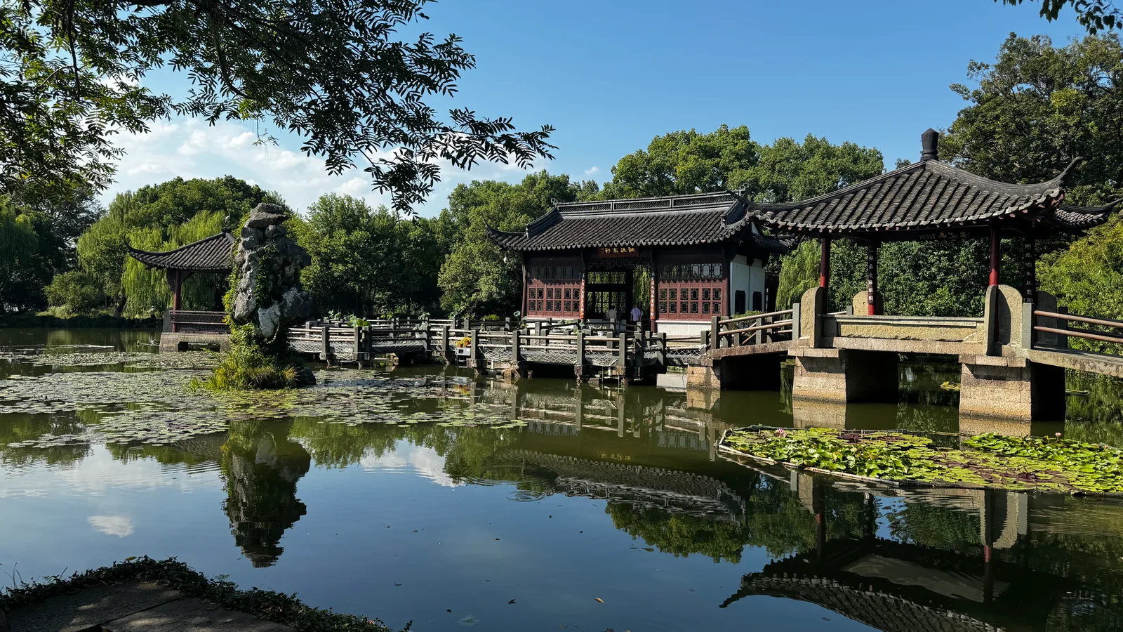Interior at 花港观鱼 Hangzhou — travel photo