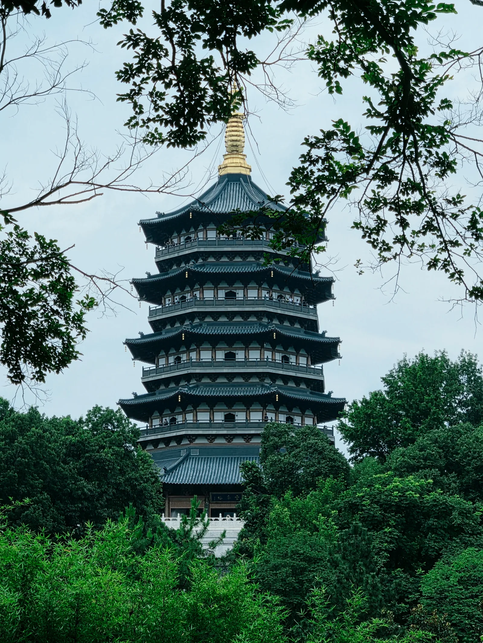 Atmosphere at 花港观鱼 Hangzhou — travel photo
