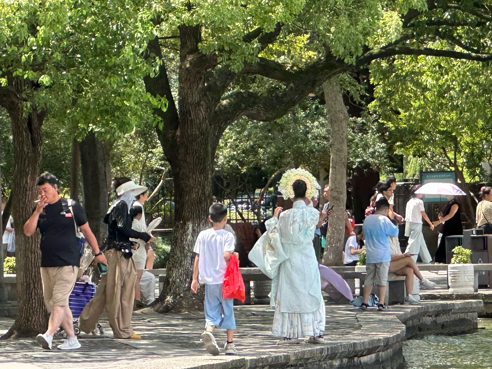Details at 西湖十景 Hangzhou — travel photo