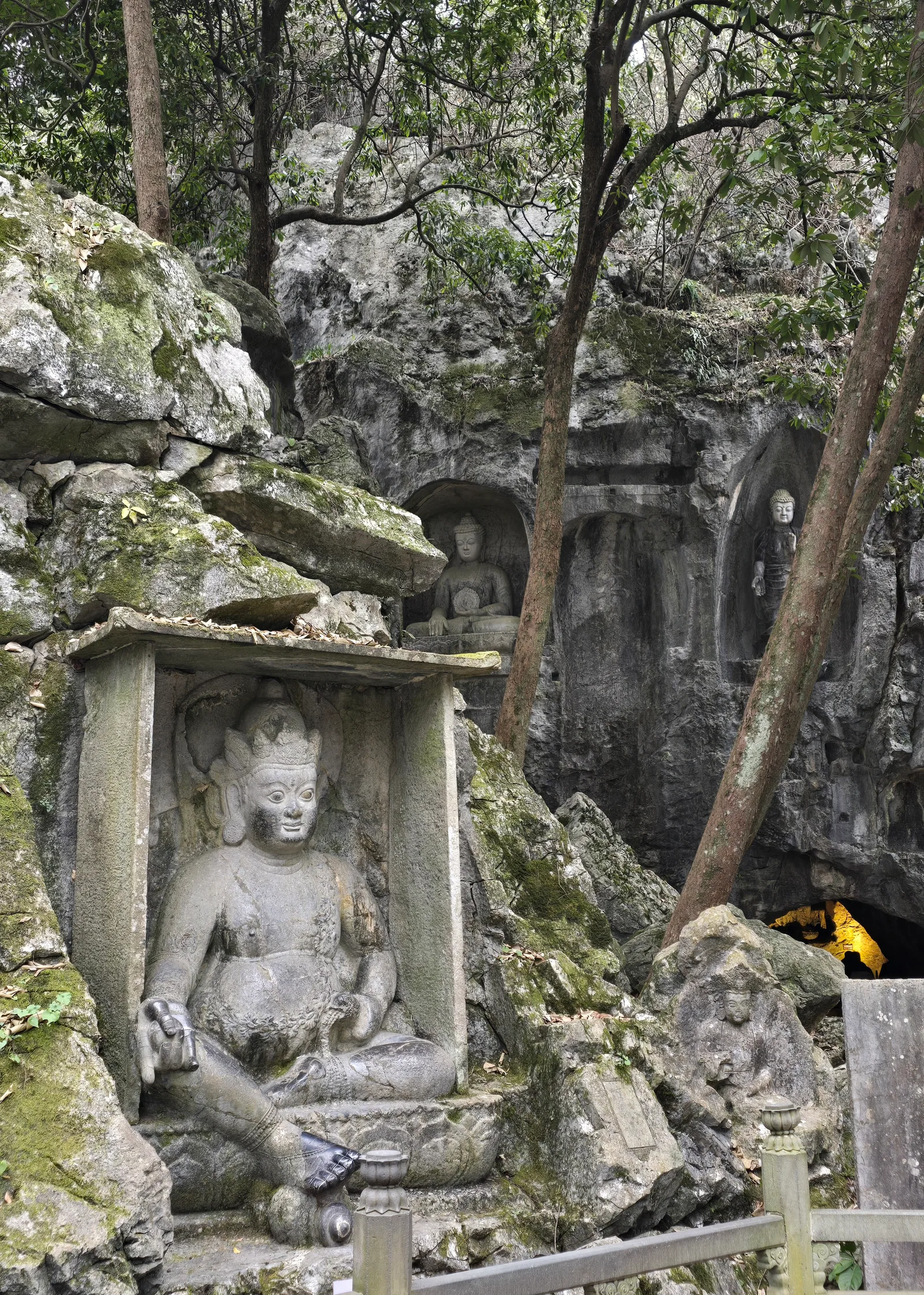 Details at 飞来峰造像 Hangzhou — travel photo