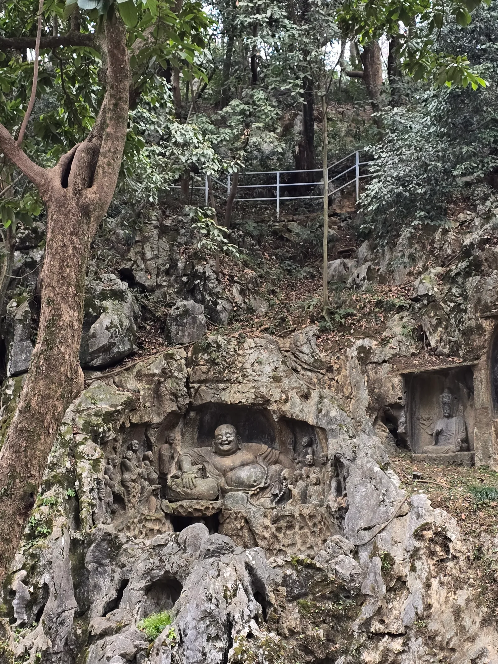 Atmosphere at 飞来峰造像 Hangzhou — travel photo