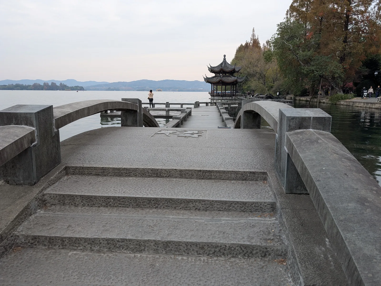 Details at Shuangtou Bridge Hangzhou — travel photo