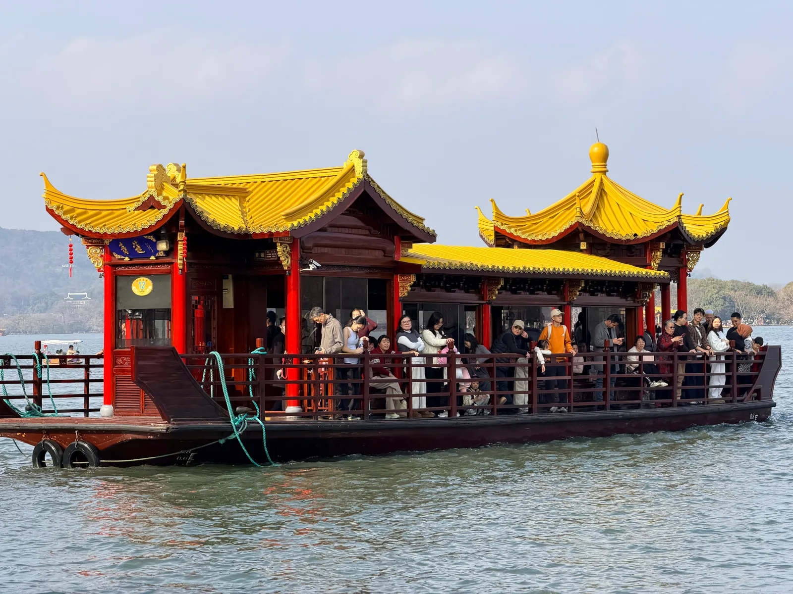 Main view at West Lake Pleasure Boat Hangzhou — travel photo