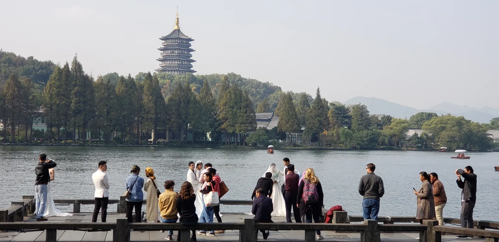 Atmosphere at West Lake Pleasure Boat Hangzhou — travel photo