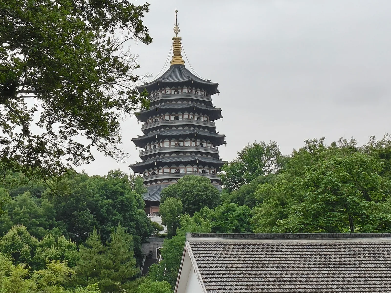 Atmosphere at West Lake Scenic Area Music Fountain Hangzhou — travel photo