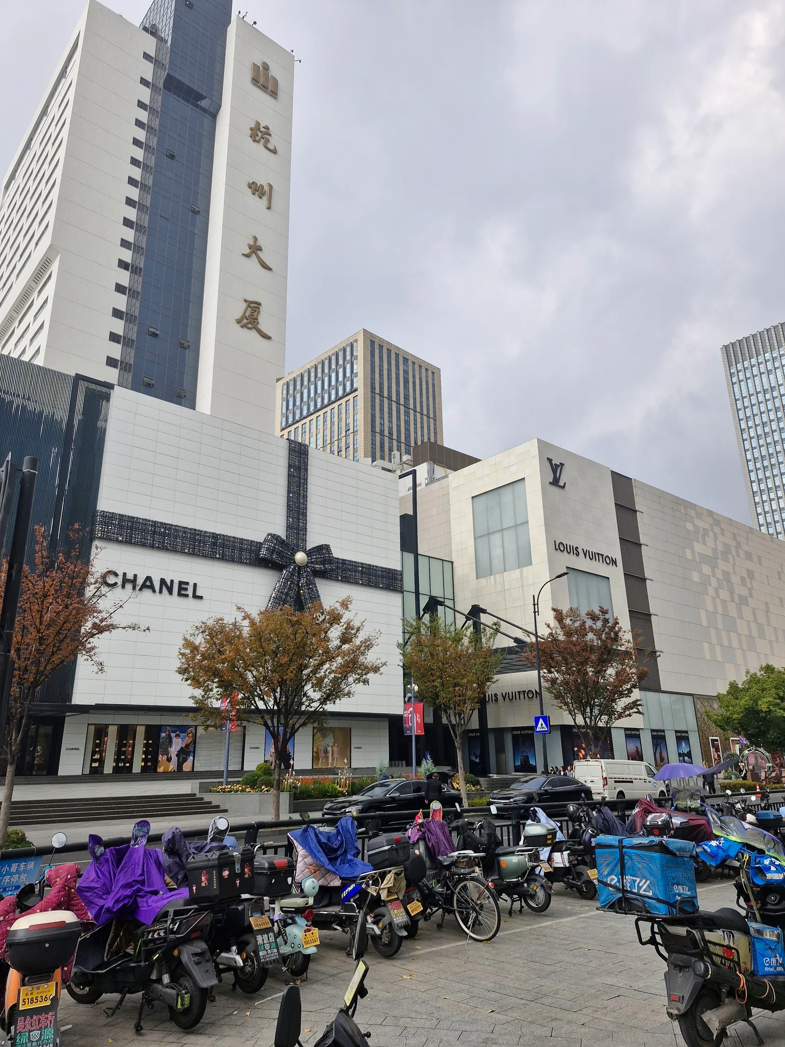 Atmosphere at Wulin Square Hangzhou — travel photo