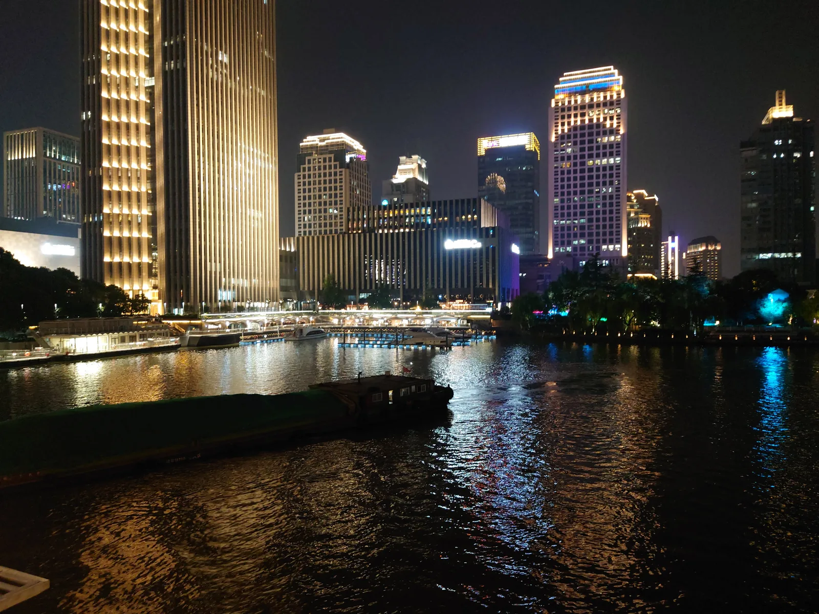 Wulin Square — romantic guide Hangzhou