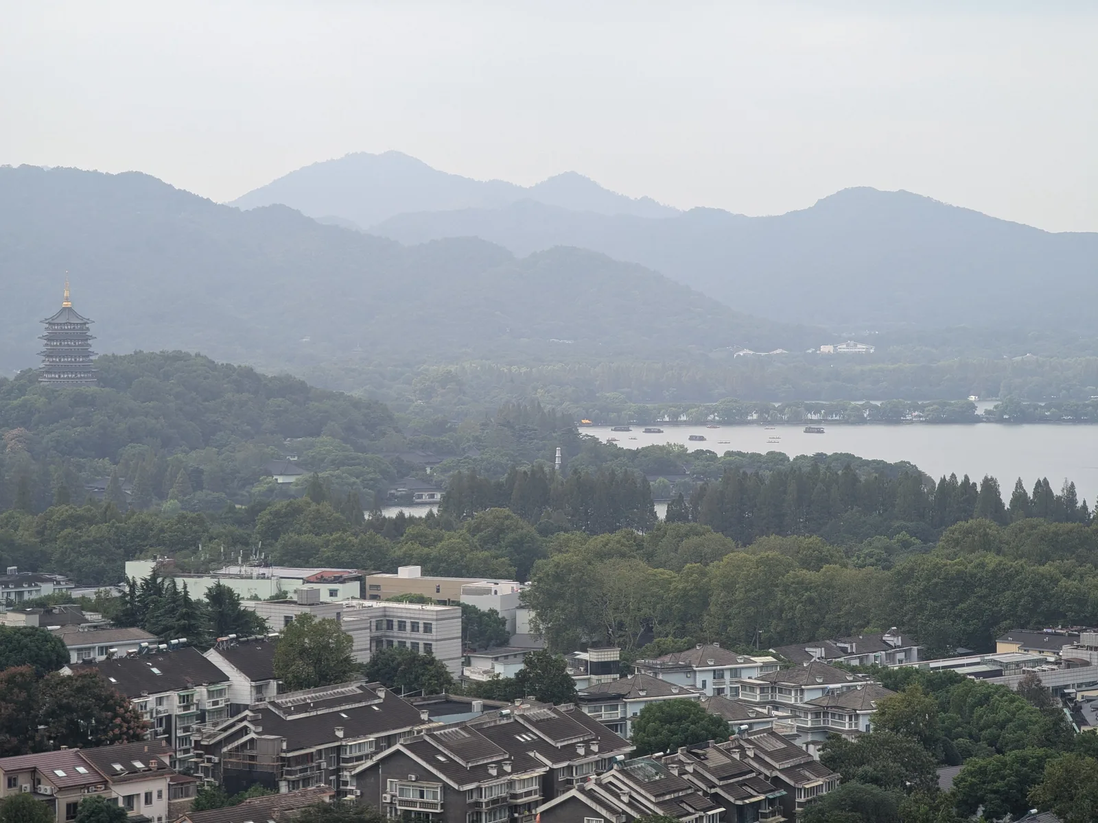 Atmosphere at Wushan Tianfeng Hangzhou — travel photo