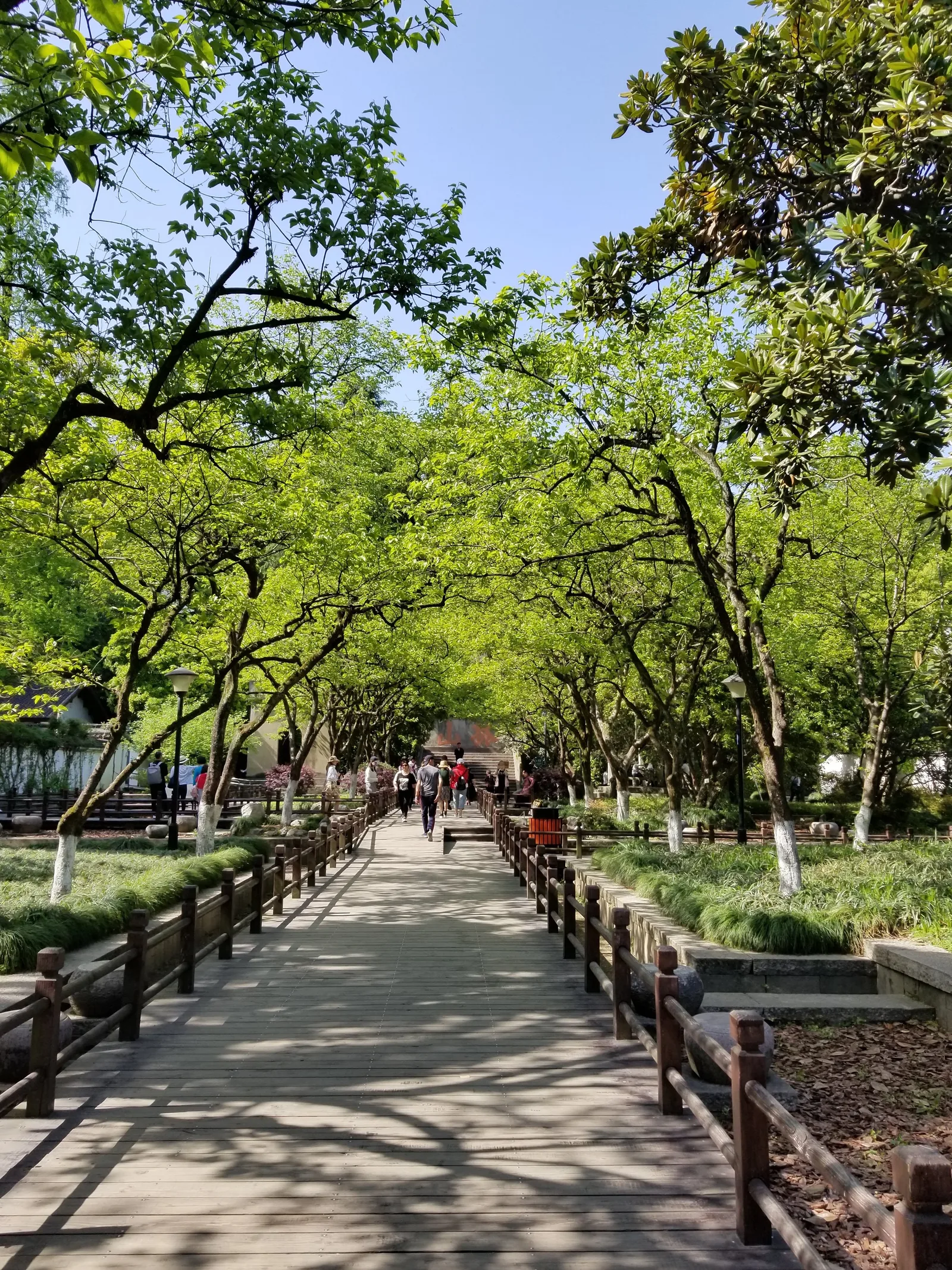 Atmosphere at Zhongshan Park （Southeast Gate） Hangzhou — travel photo