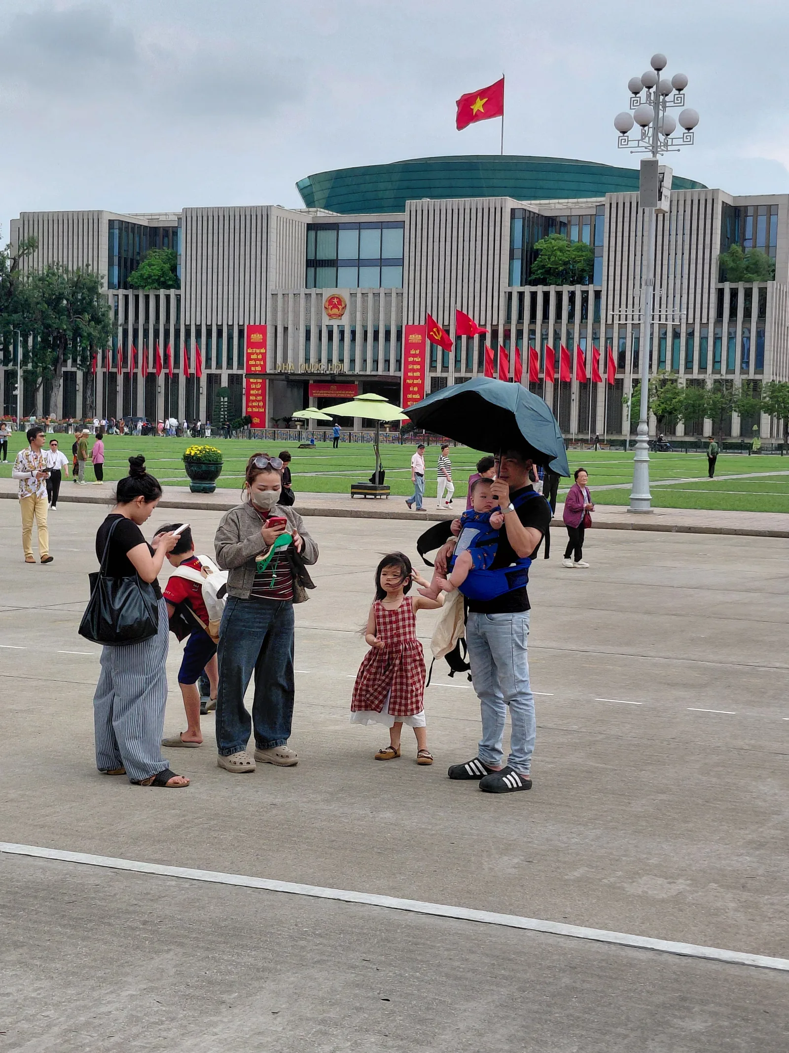 Atmosphere at Ba Dinh Square Hanoi — travel photo