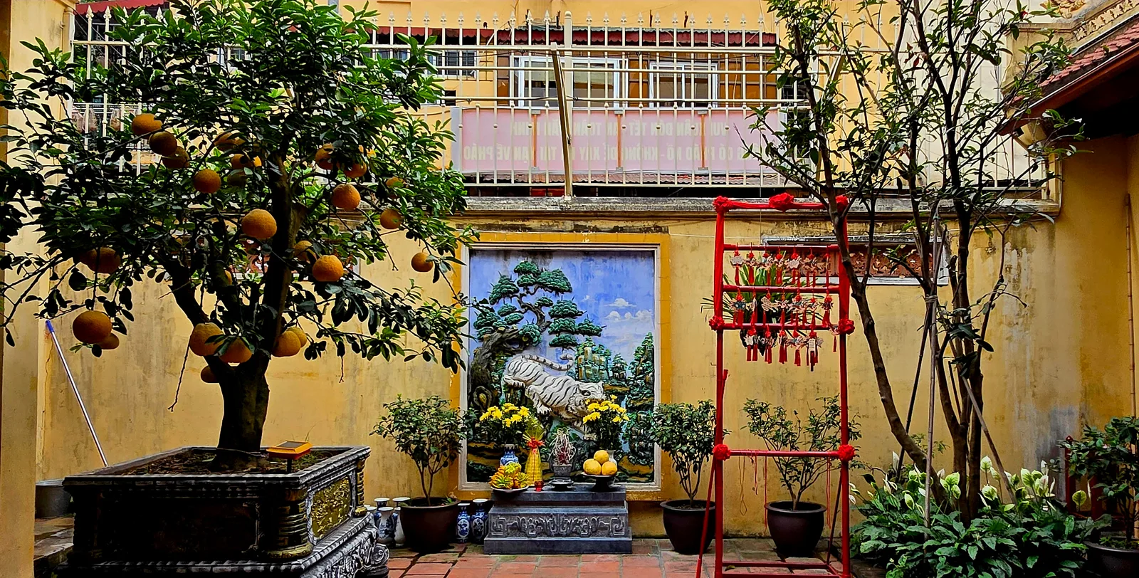 Details at Bach Ma Temple Hanoi — travel photo