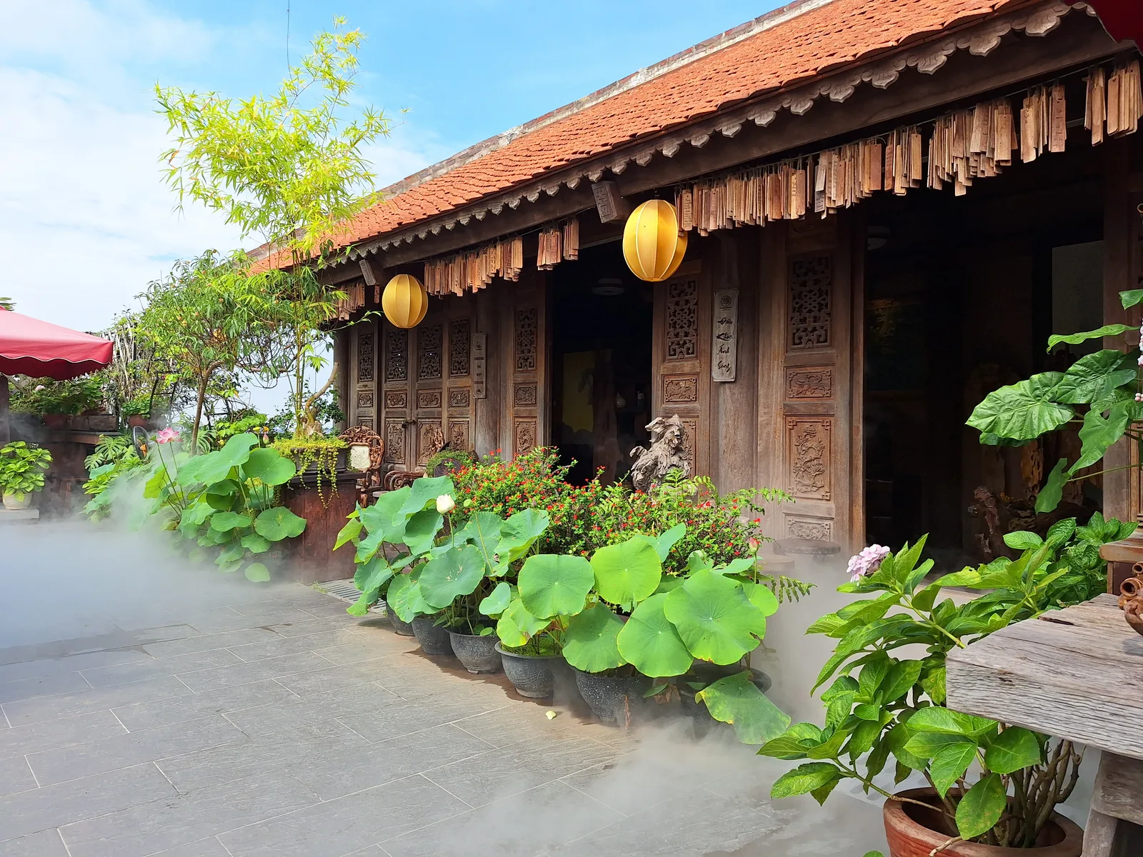 Atmosphere at Bat Trang Pottery Village Hanoi — travel photo