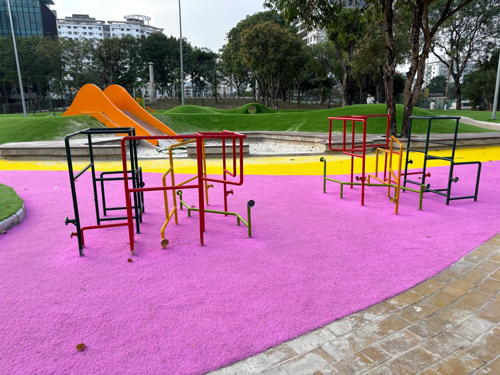 Atmosphere at Cau Giay Park Hanoi — travel photo