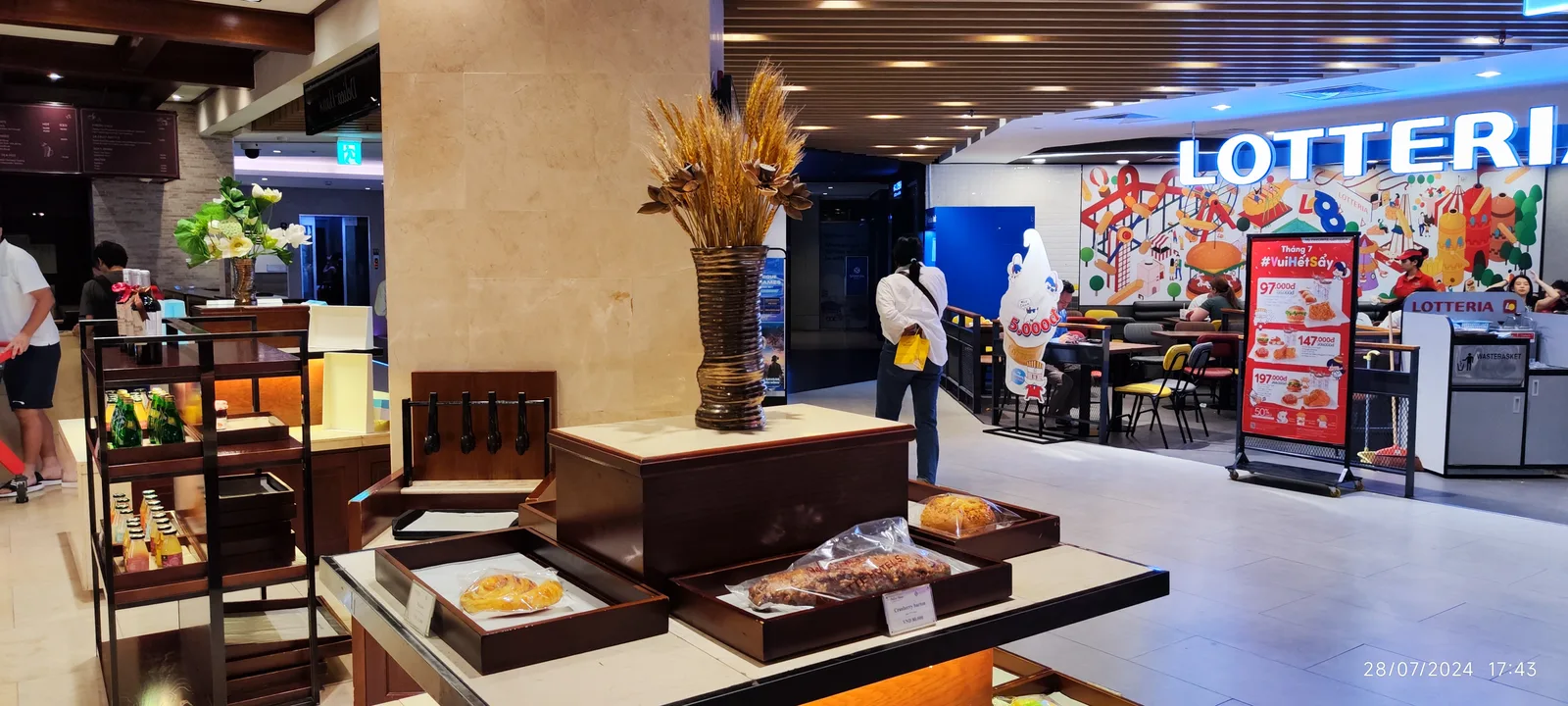 Details at Delica-Hans Hanoi — travel photo