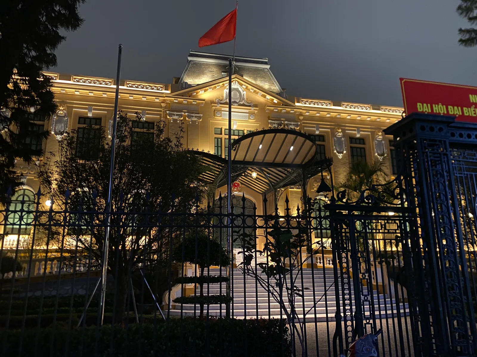 Atmosphere at Di tích Bắc Bộ phủ Hanoi — travel photo