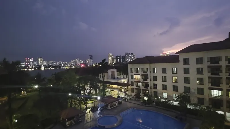 Diamond Westlake Suites