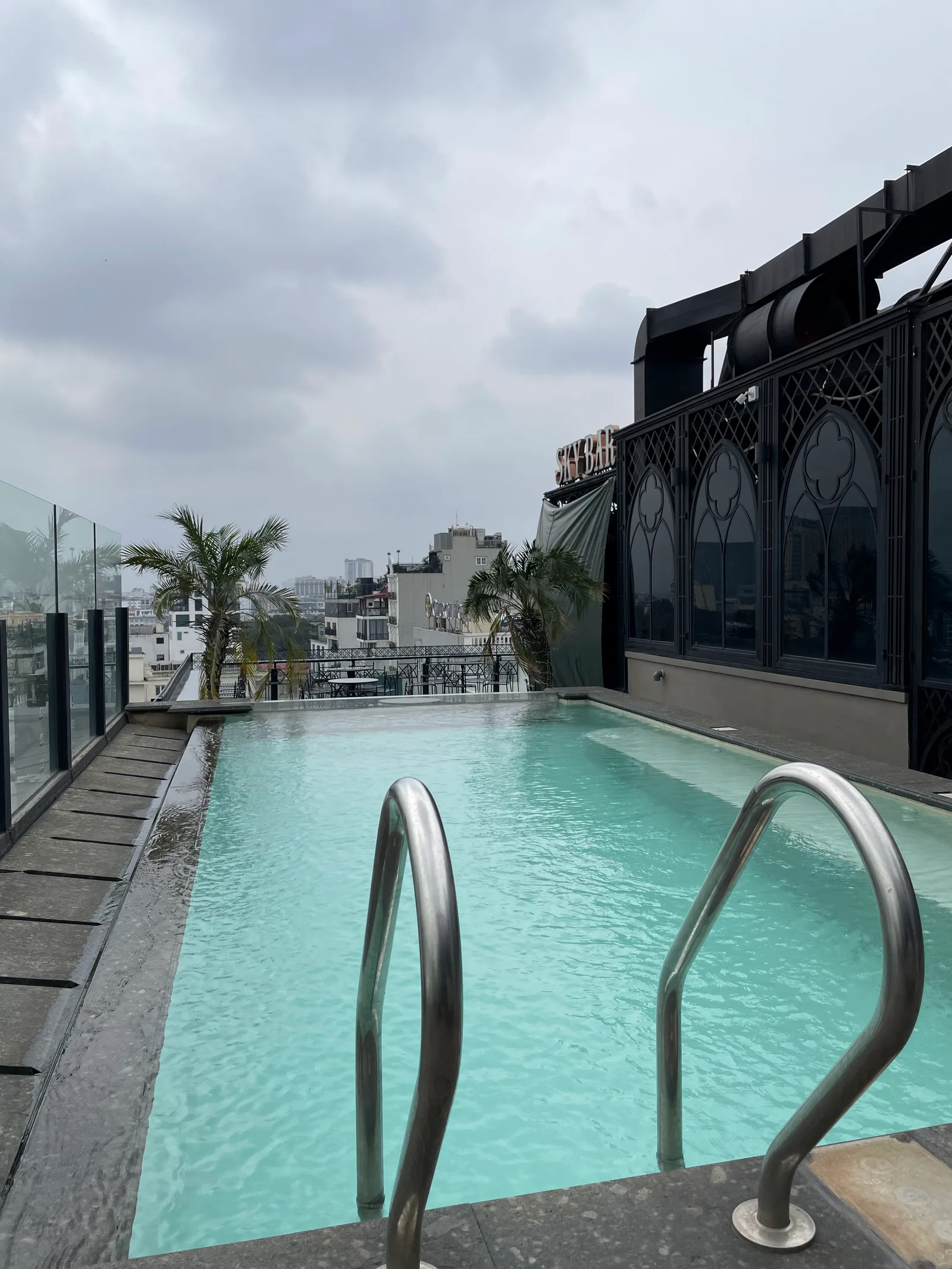 Atmosphere at DUSK Sky Bar Hanoi — travel photo