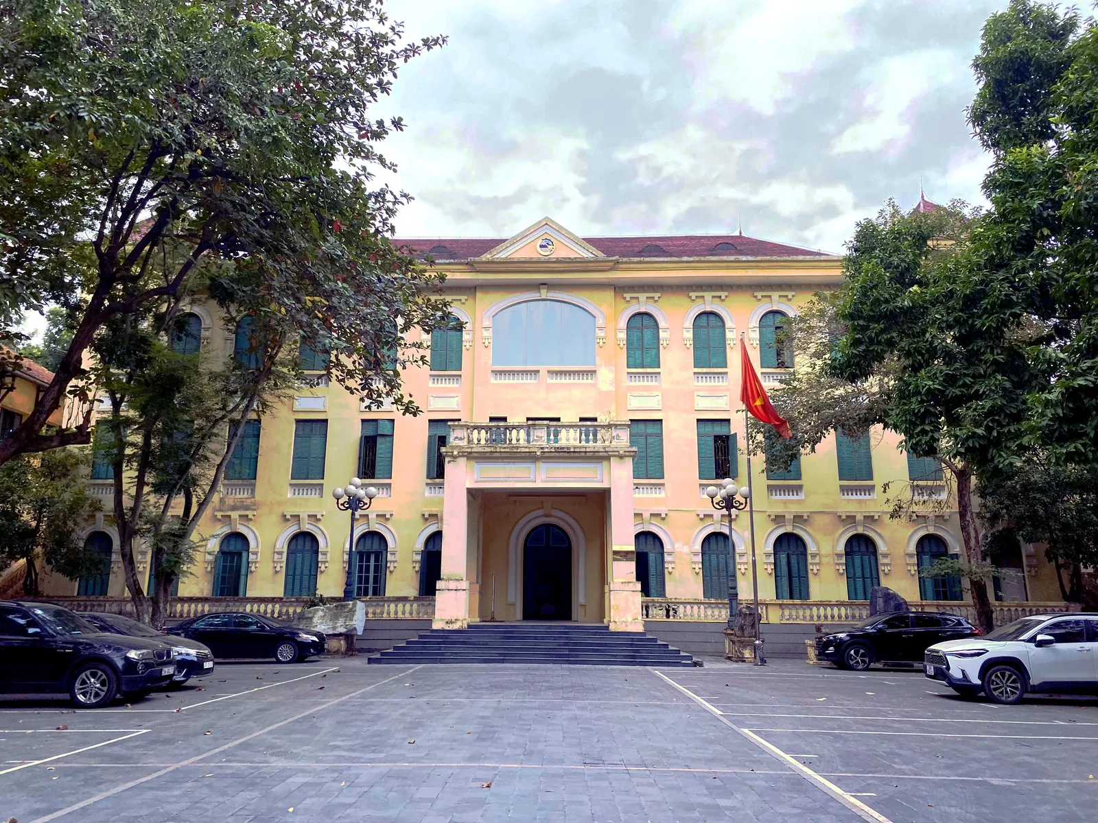 Main view at Geology Museum Hanoi — travel photo