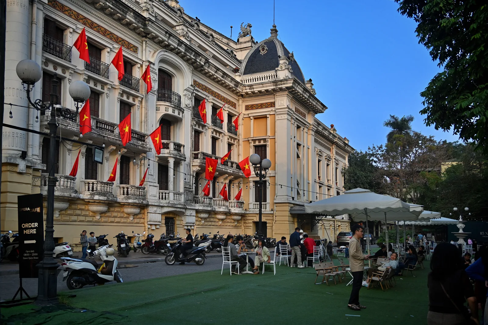 Details at Hanoi Opera House Hanoi — travel photo