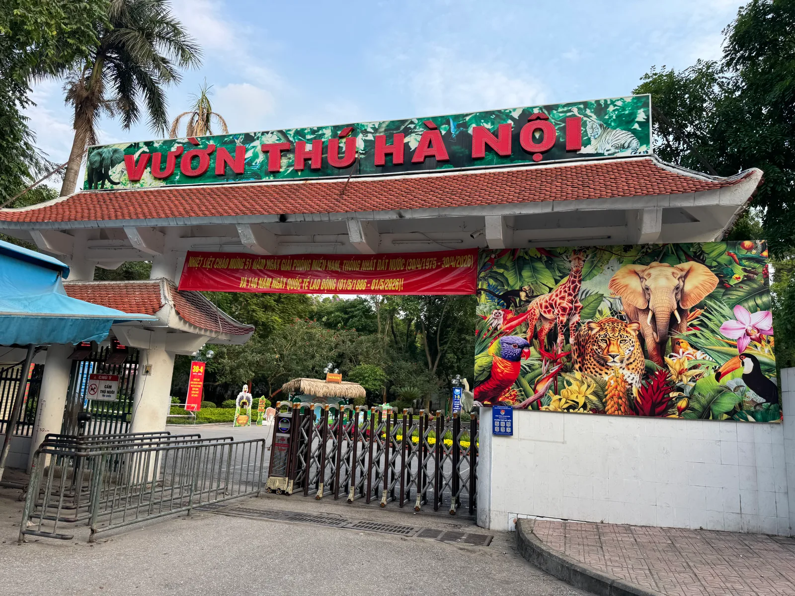 Atmosphere at Hanoi Zoo Hanoi — travel photo