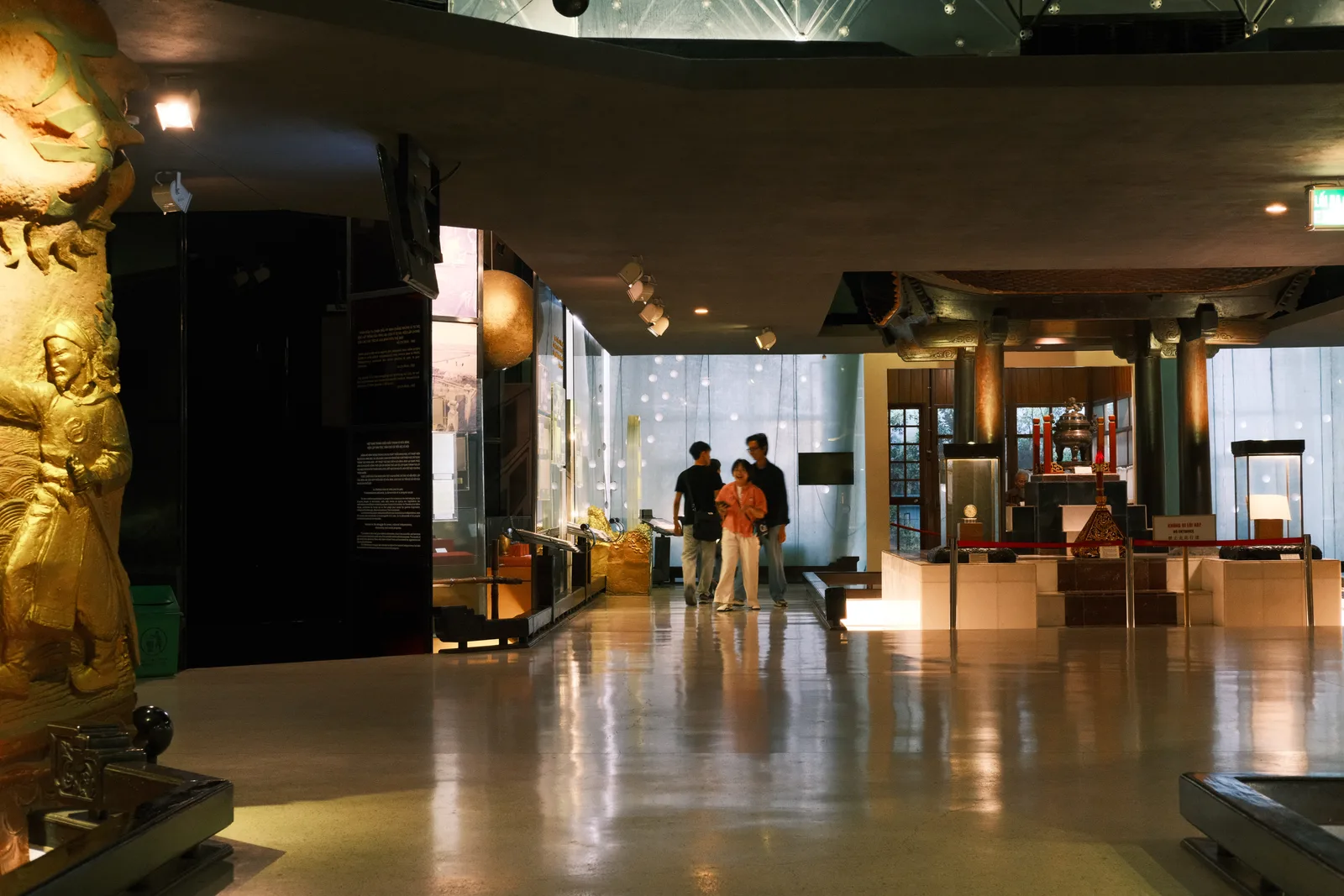 Atmosphere at Ho Chi Minh Museum Hanoi — travel photo