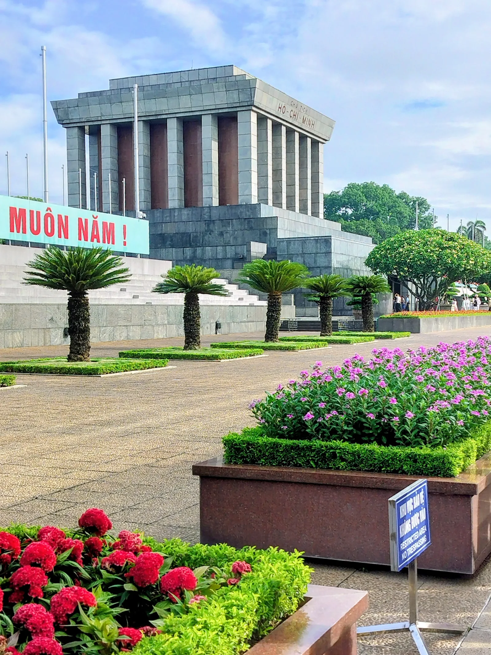 Main view at Ho Chi Minh's Mausoleum Hanoi — travel photo