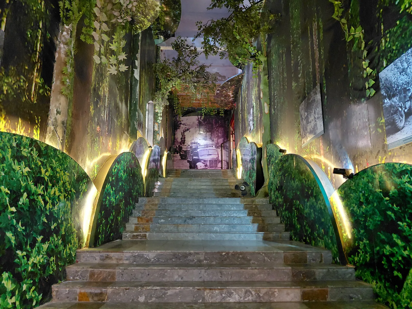 Atmosphere at Ho Chi Minh Trail Museum Hanoi — travel photo