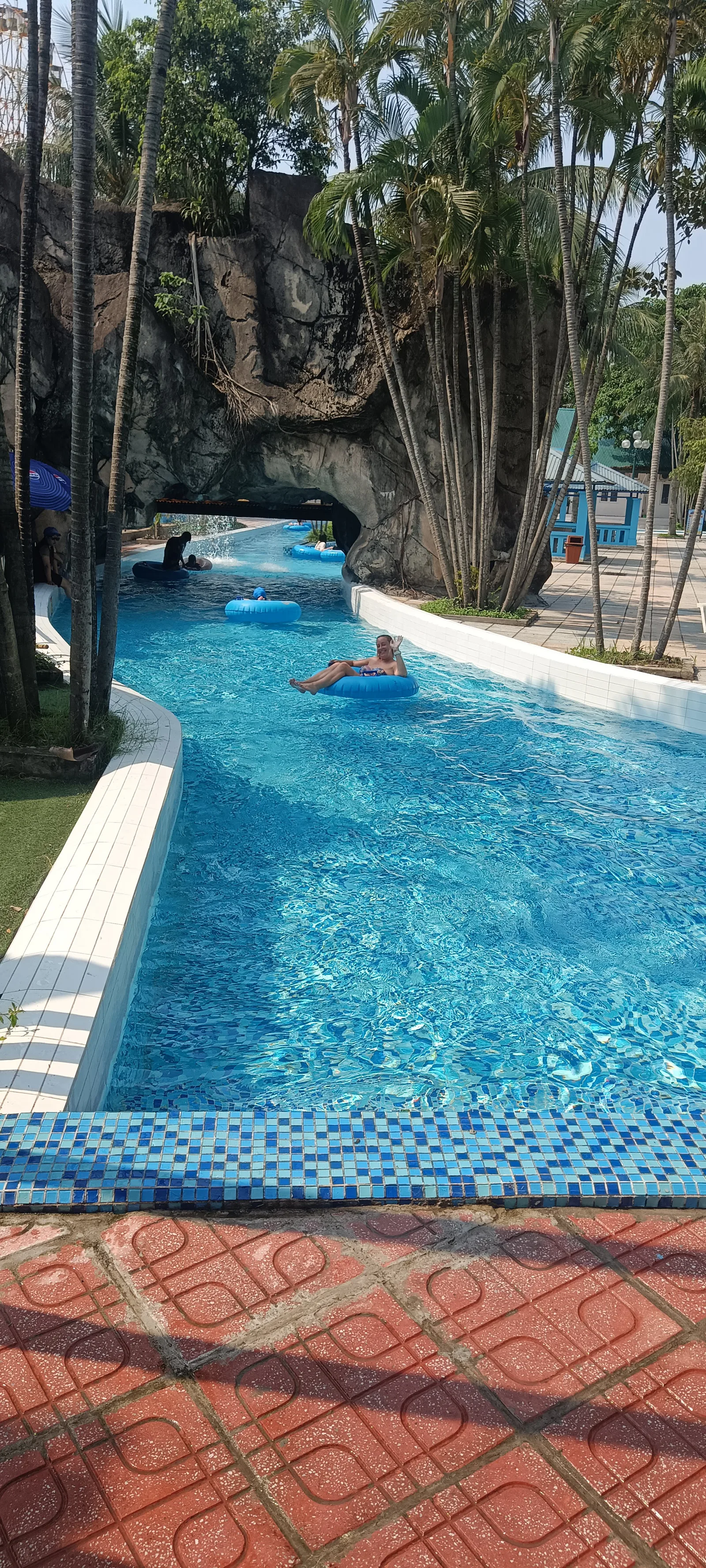 Atmosphere at Ho Tay Water Park Hanoi — travel photo