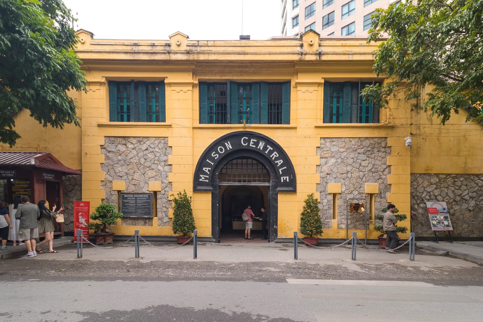 Main view at Hoa Lo Prison Relic Hanoi — travel photo