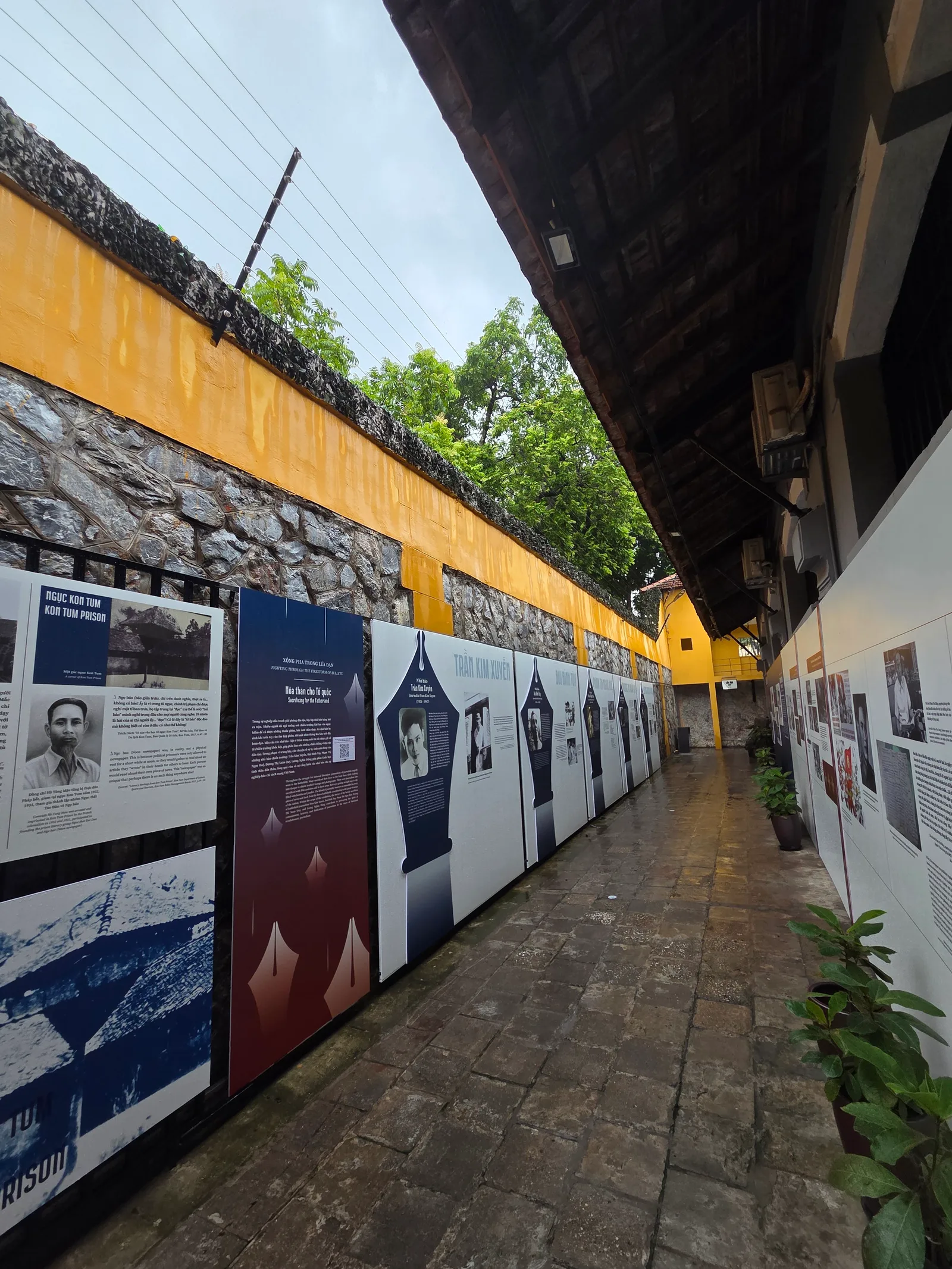 Details at Hoa Lo Prison Relic Hanoi — travel photo